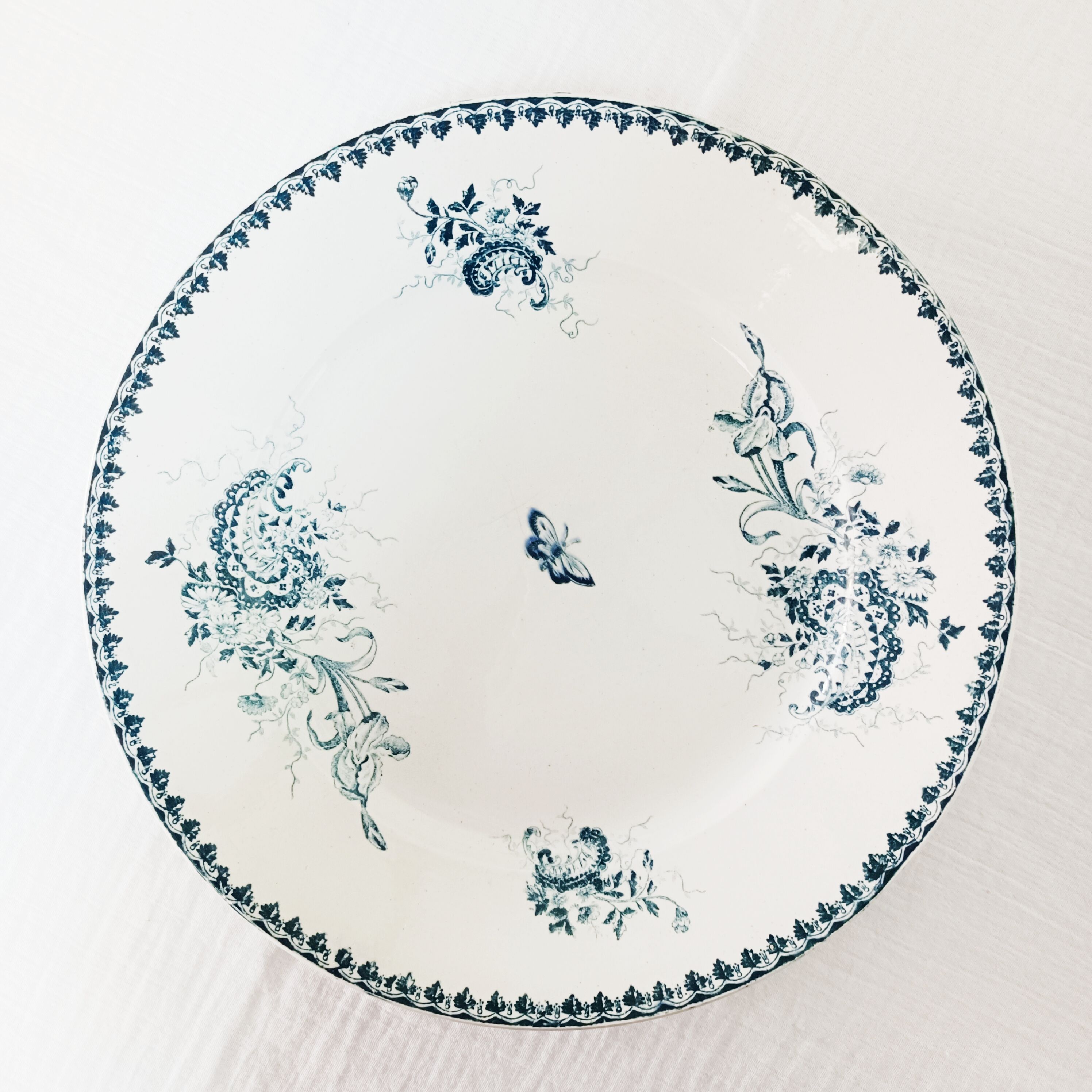 Round iron earth dish