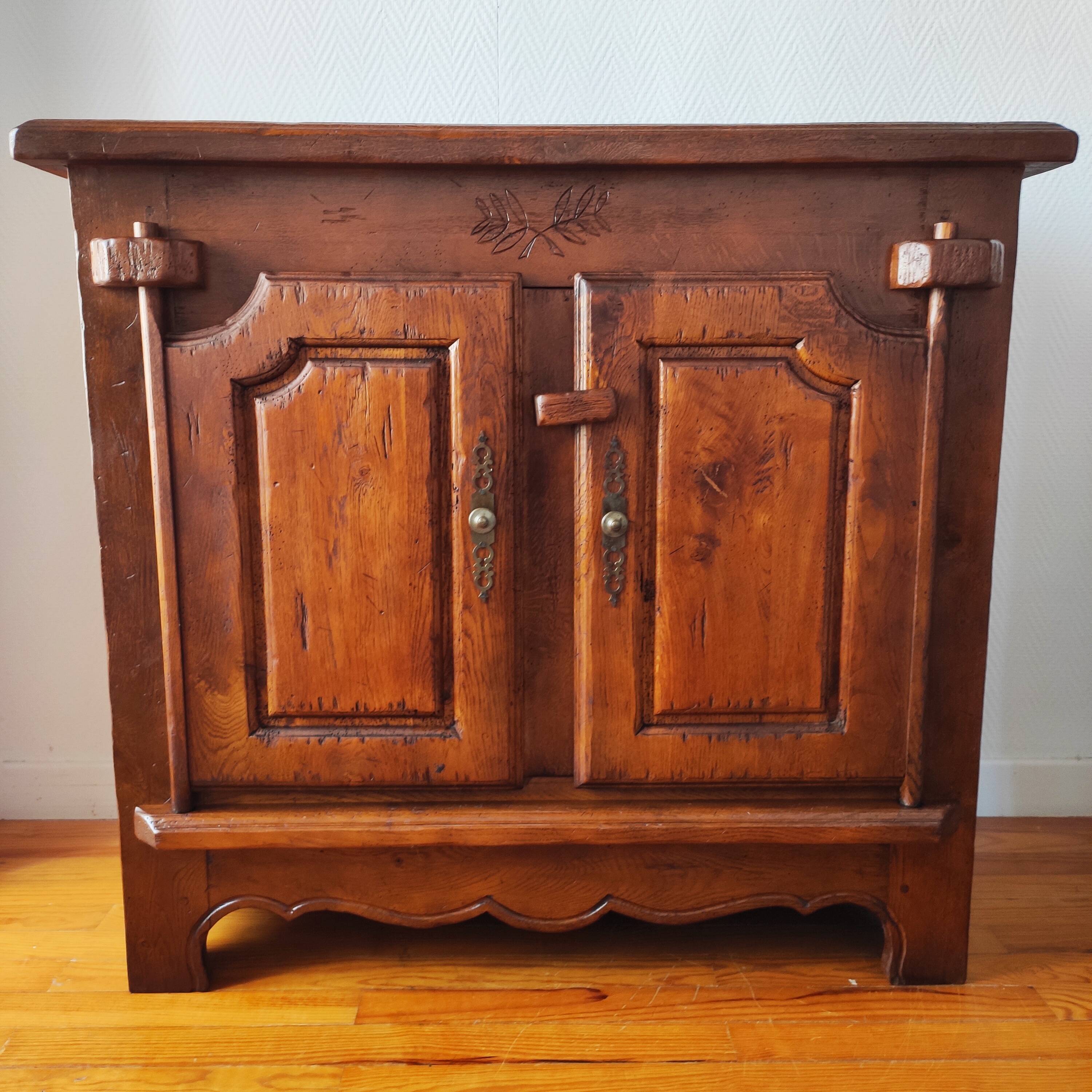Brutalist buffet French work in solid oak – 1970s