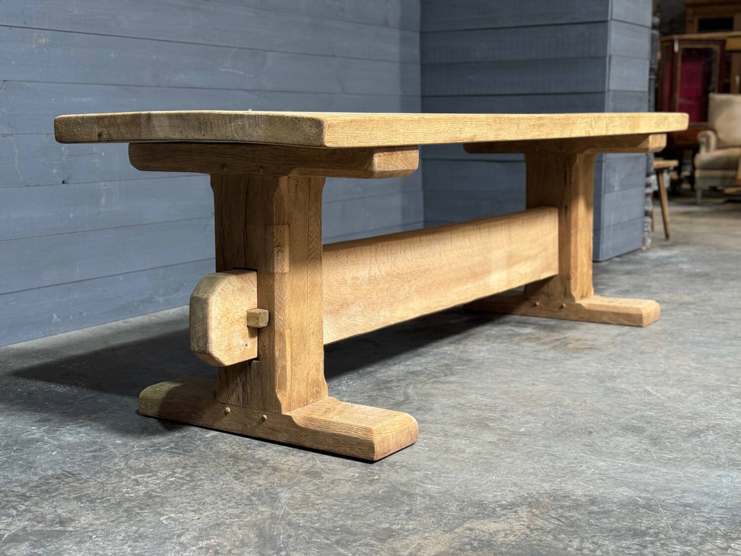 Table de style monastère