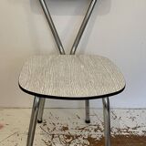 Chaise en formica blanc et noir