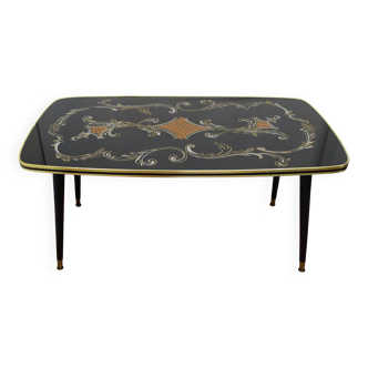 Large coffee table 1960s Rococo style with tapered legs.