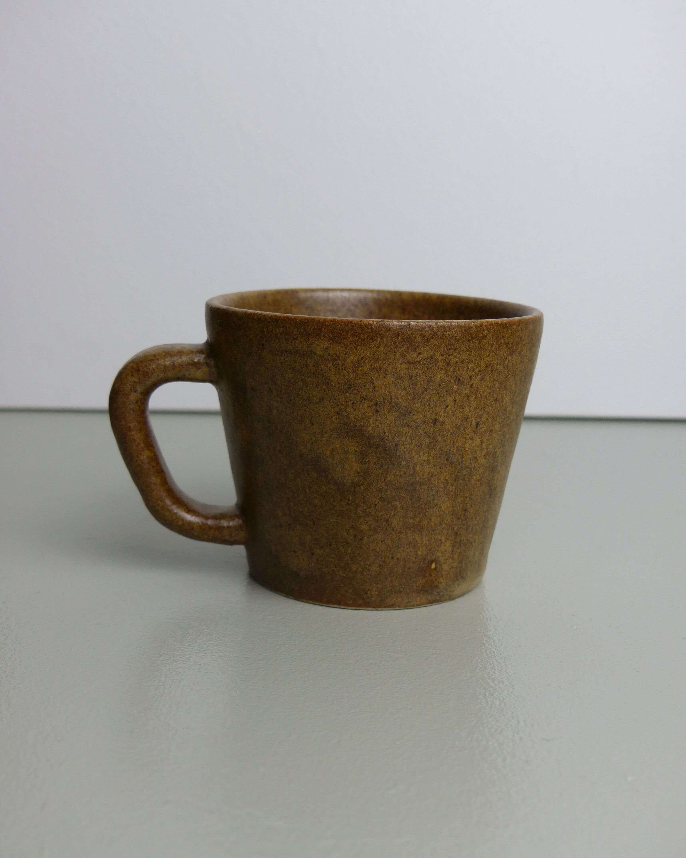 Set of 6 cups in sandstone with saucers