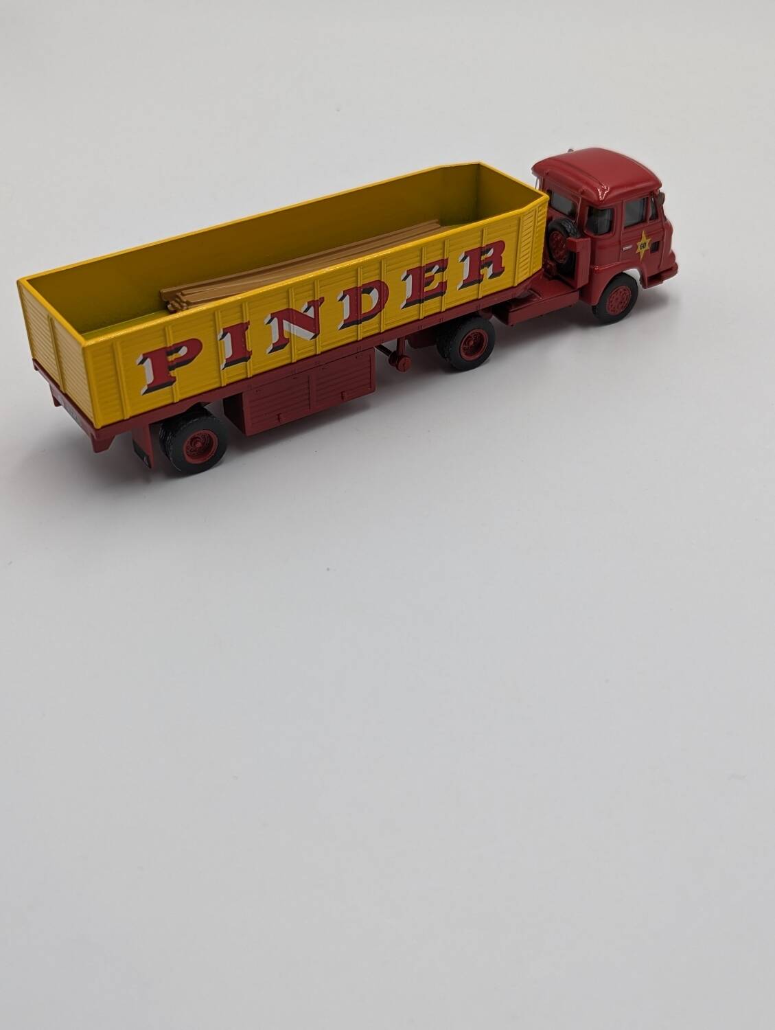 SAVIEM JL20 and its Pinder trailer 1/64th