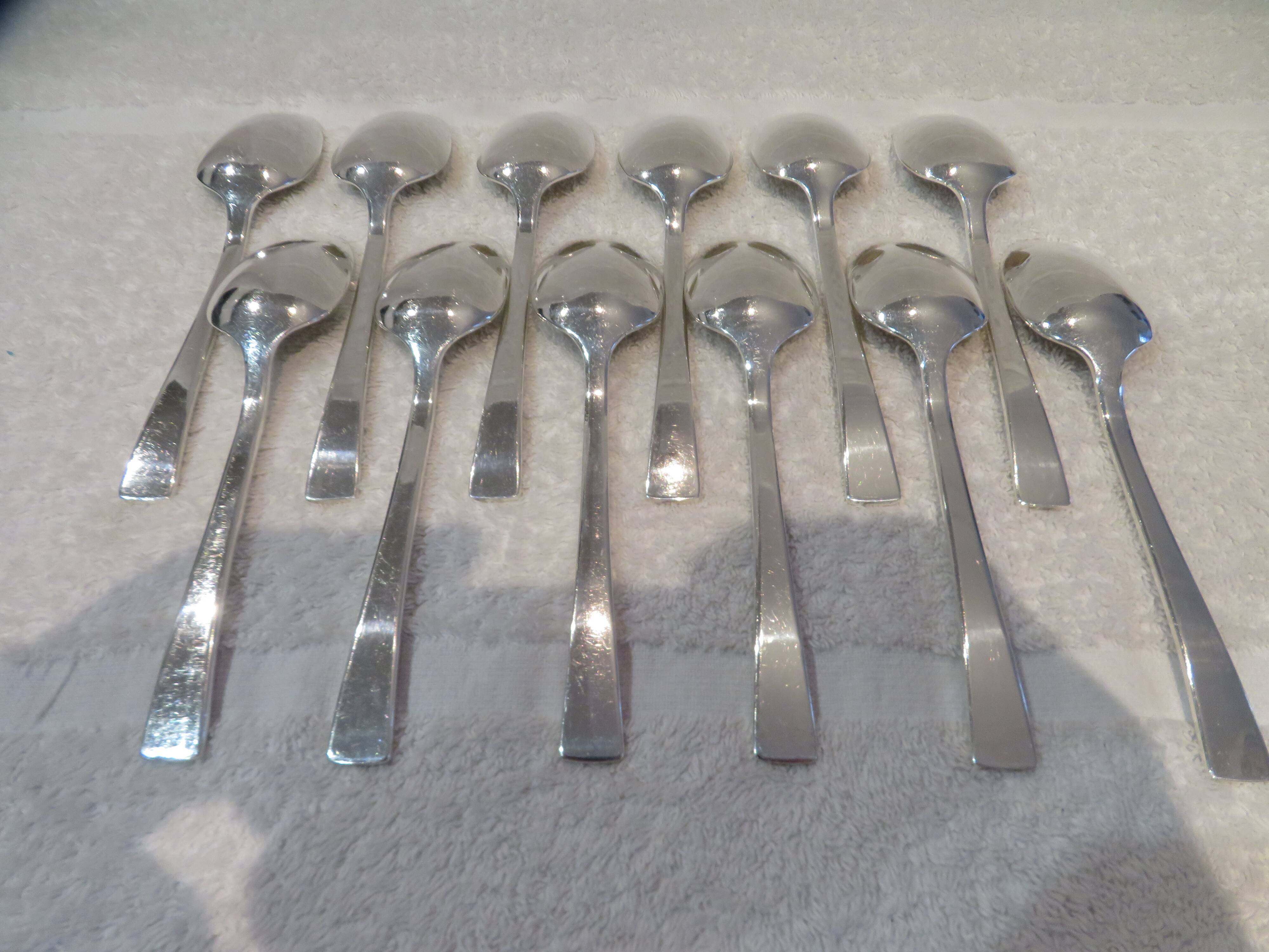 12 Christofle Concorde silver plated dessert spoons, 17cm