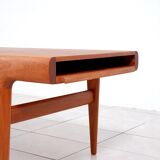 Large teak coffee table by Johannes Andersen for Uldum Møbelfabrik