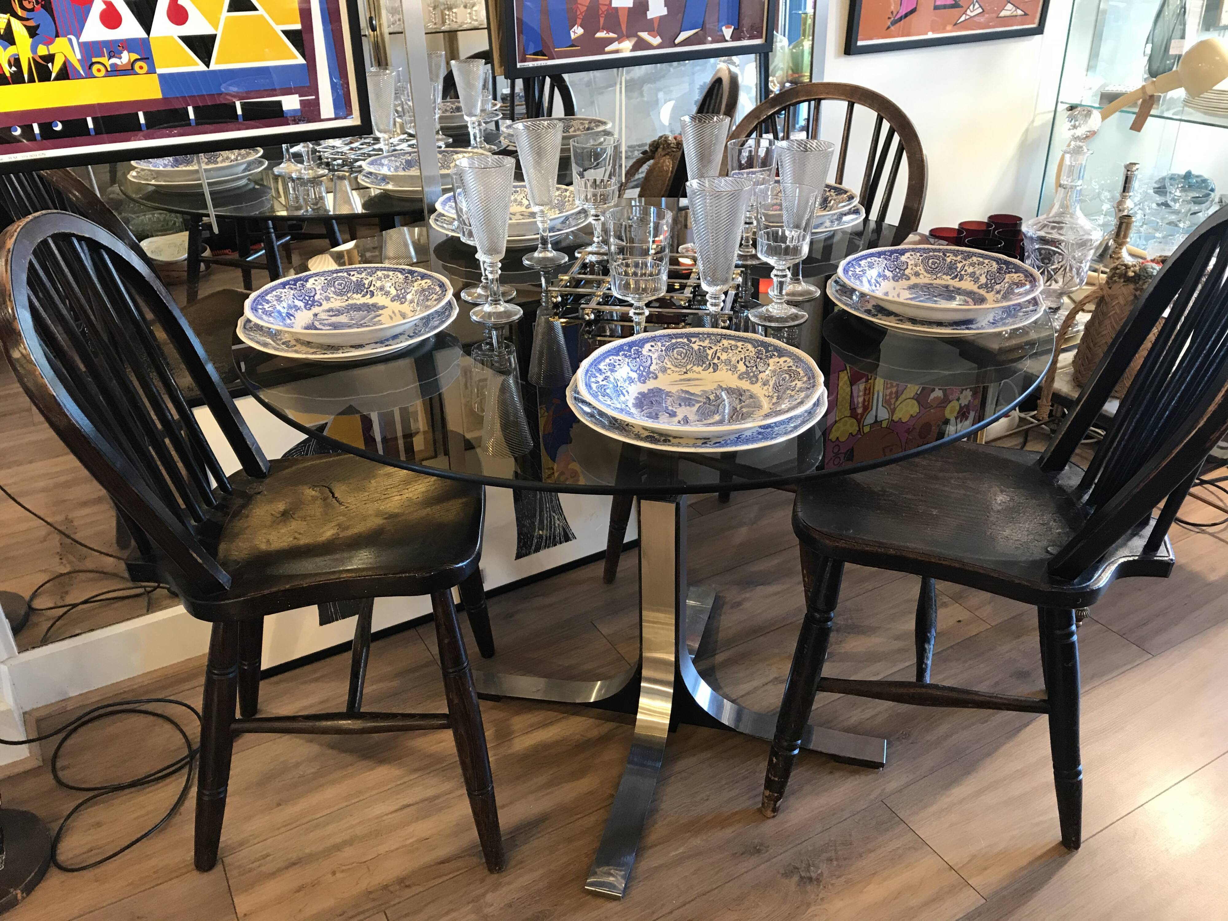 Smoky glass liftable round table