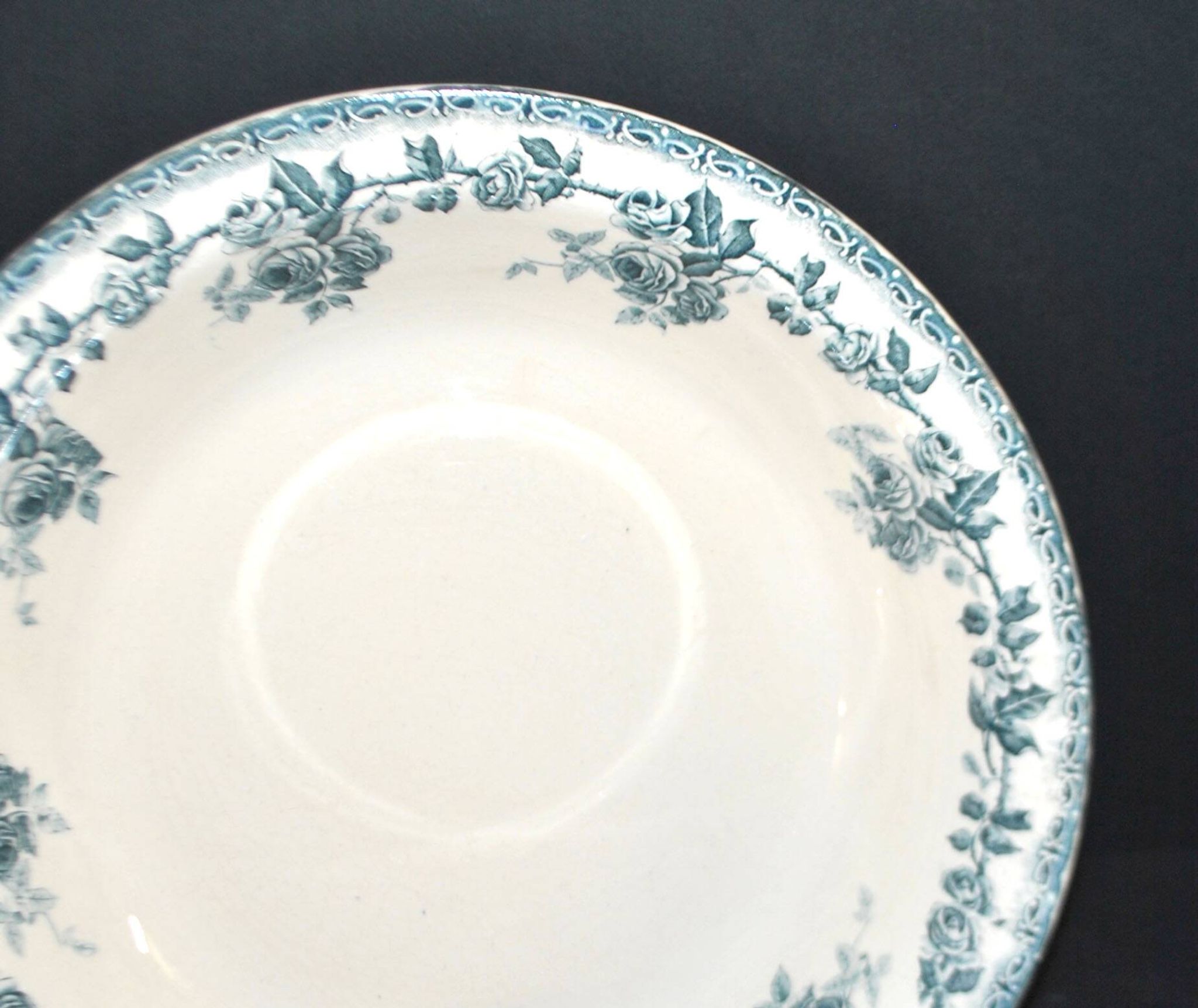 Choisy-le-Roi flat hollow salad decorated with blue and green roses by Hippolyte Boulenger.