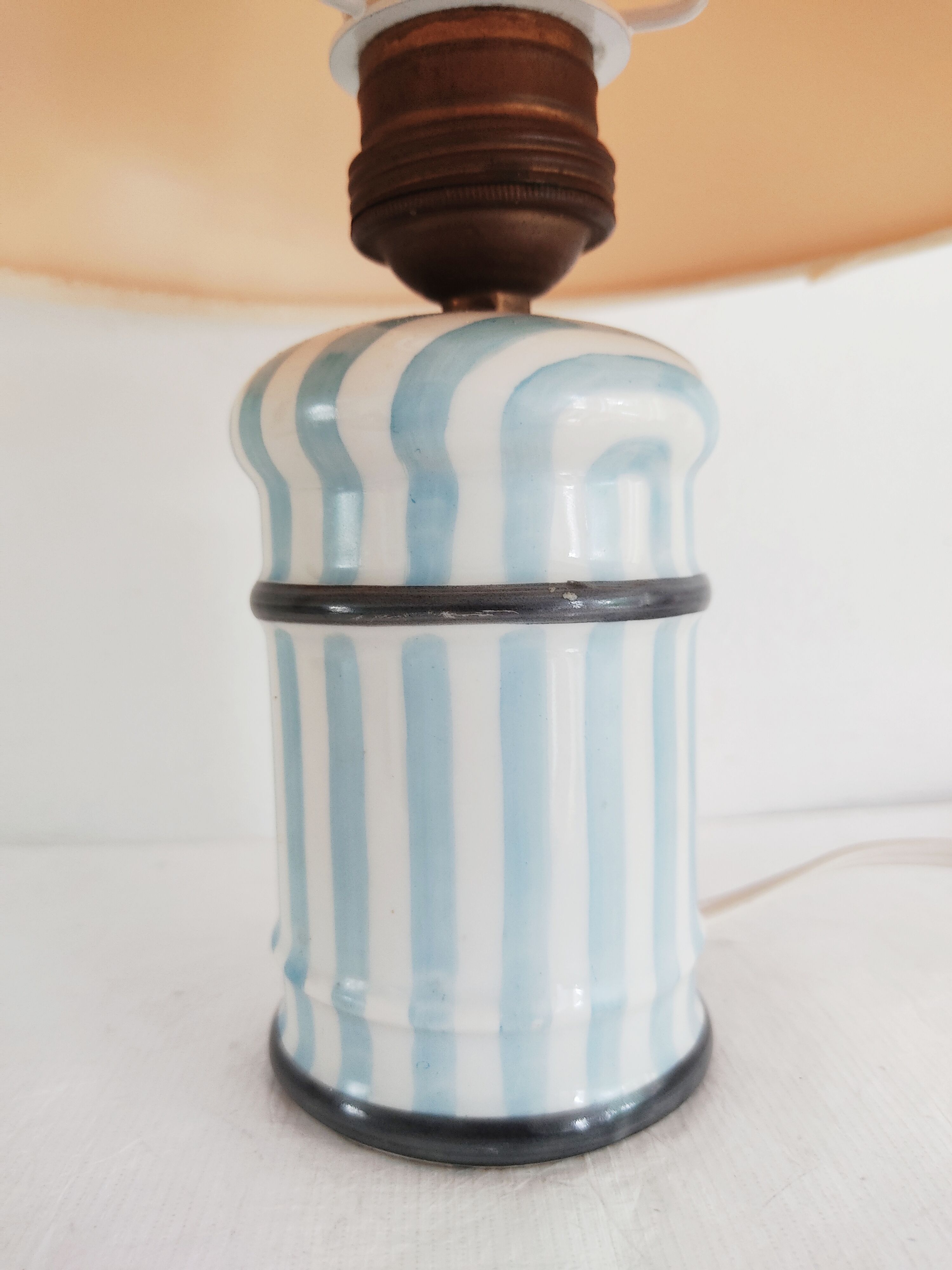 Lampe vintage en porcelaine de paris