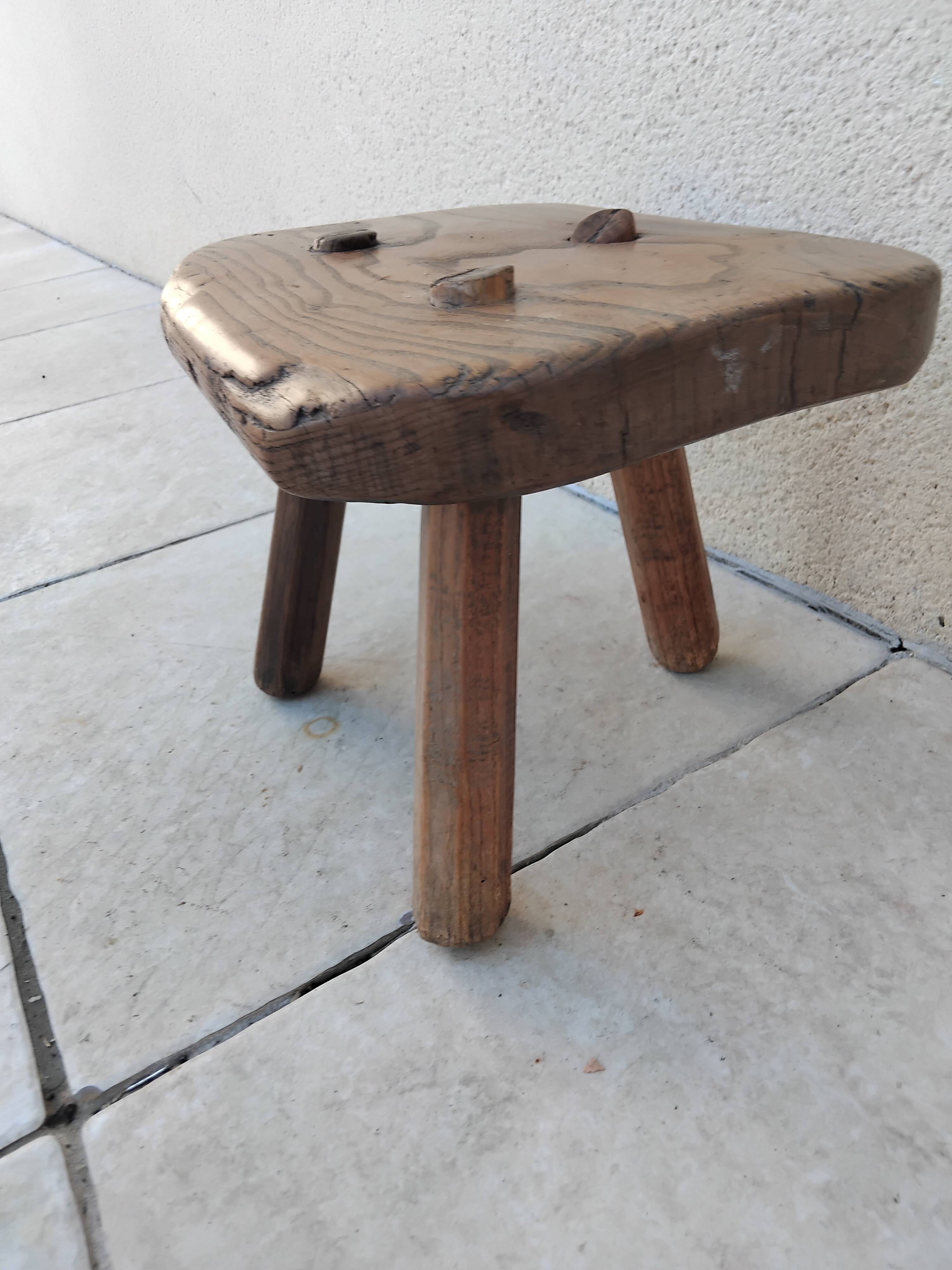 Tabouret tripode de ferme vintage en bois