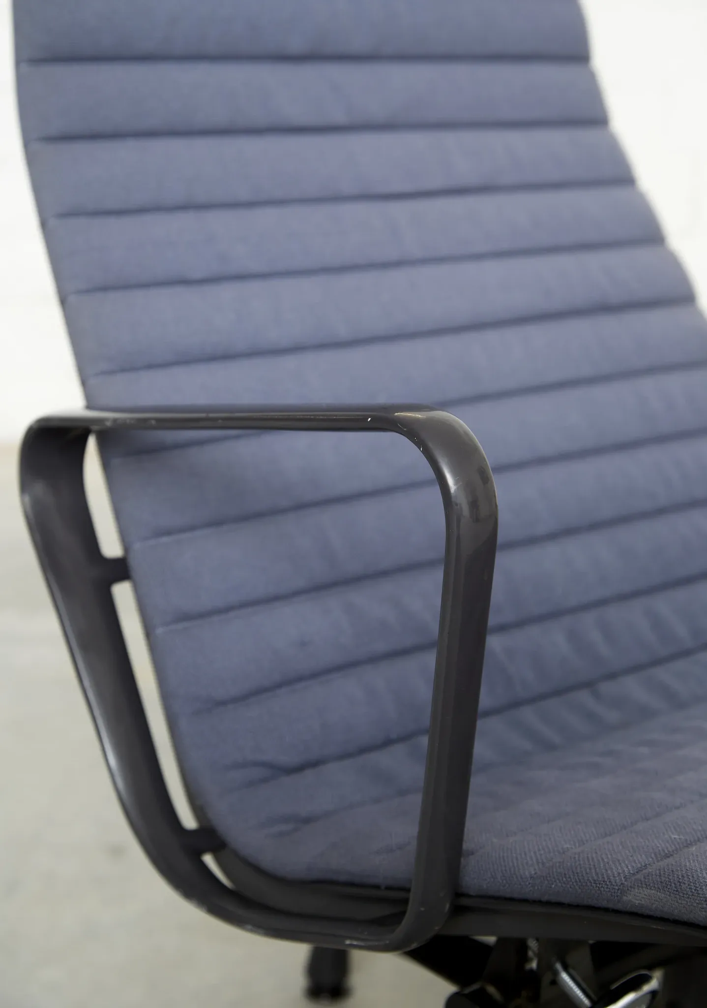 Charles & Ray Eames Chair EA124 & Ottomane EA125 for Vitra/Herman Miller