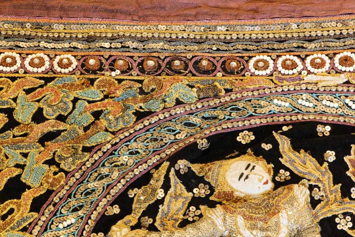 Tapisserie birmane Kalaga, les éléphants, perles et sequins