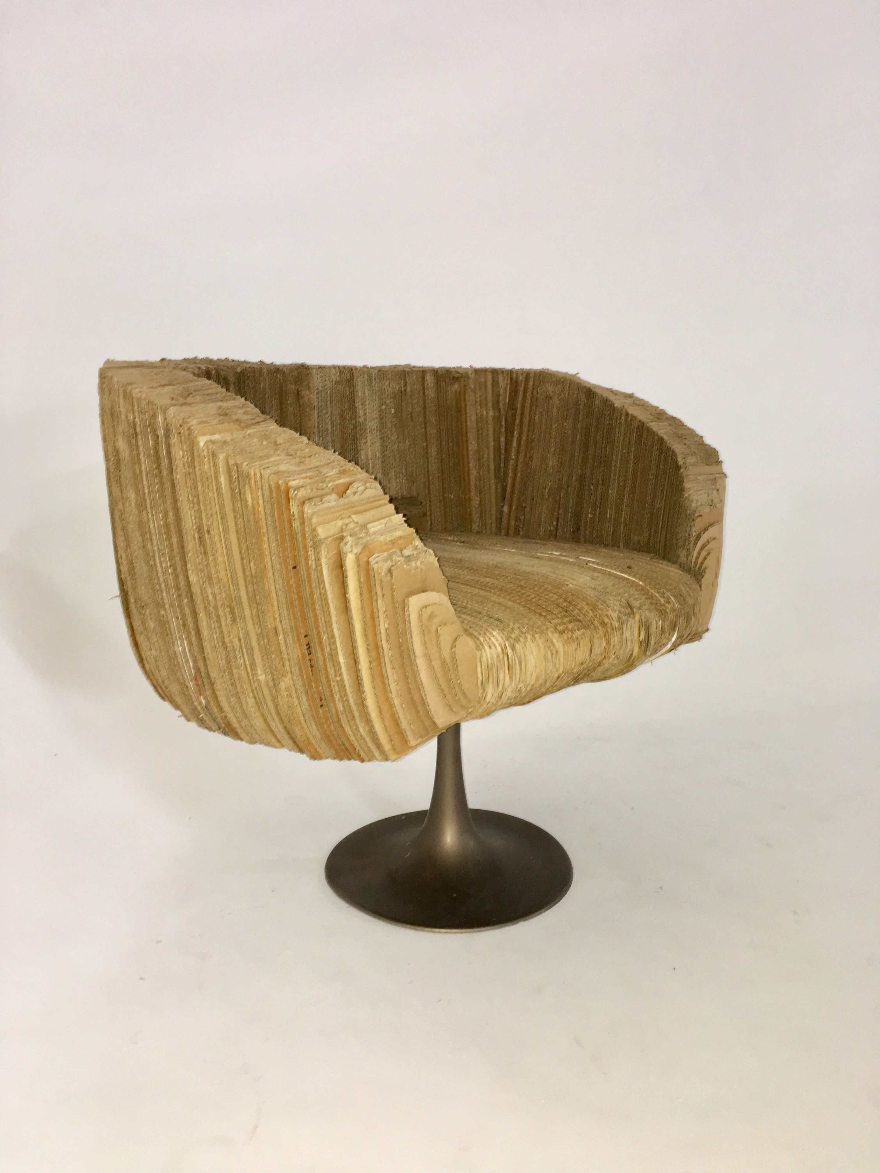 Exceptional cardboard armchair