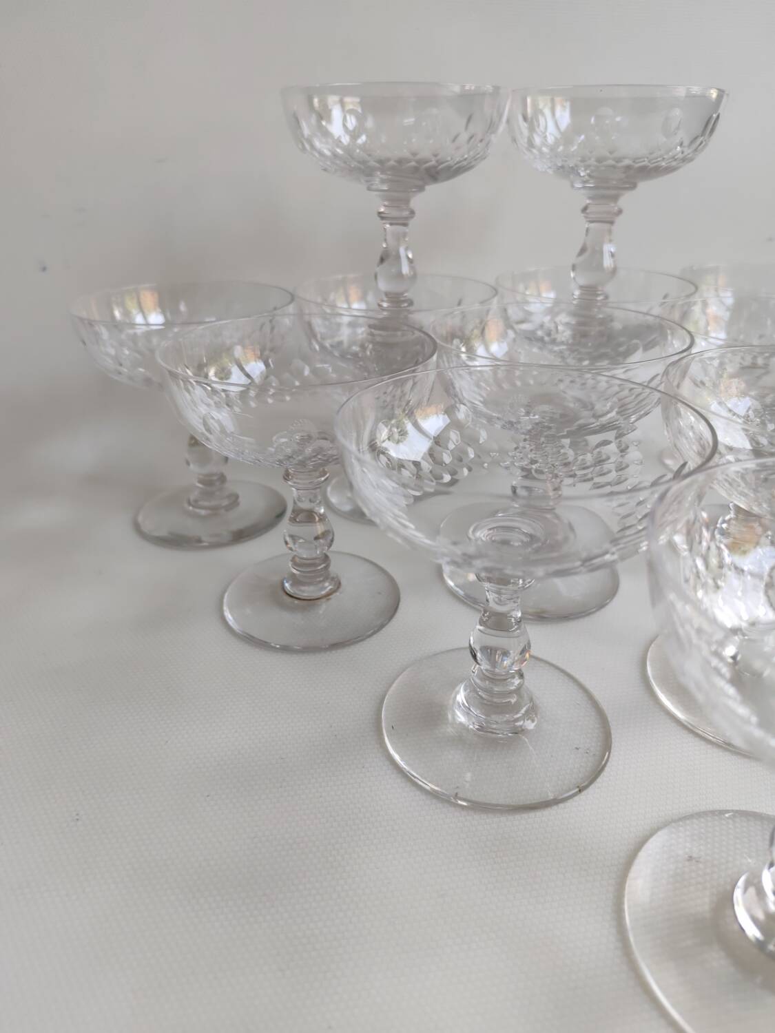 12 coupes à champagne en cristal Baccarat, vers 1920