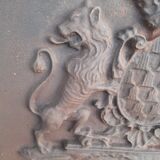 Plaque of chimney in fonte decorations with lions