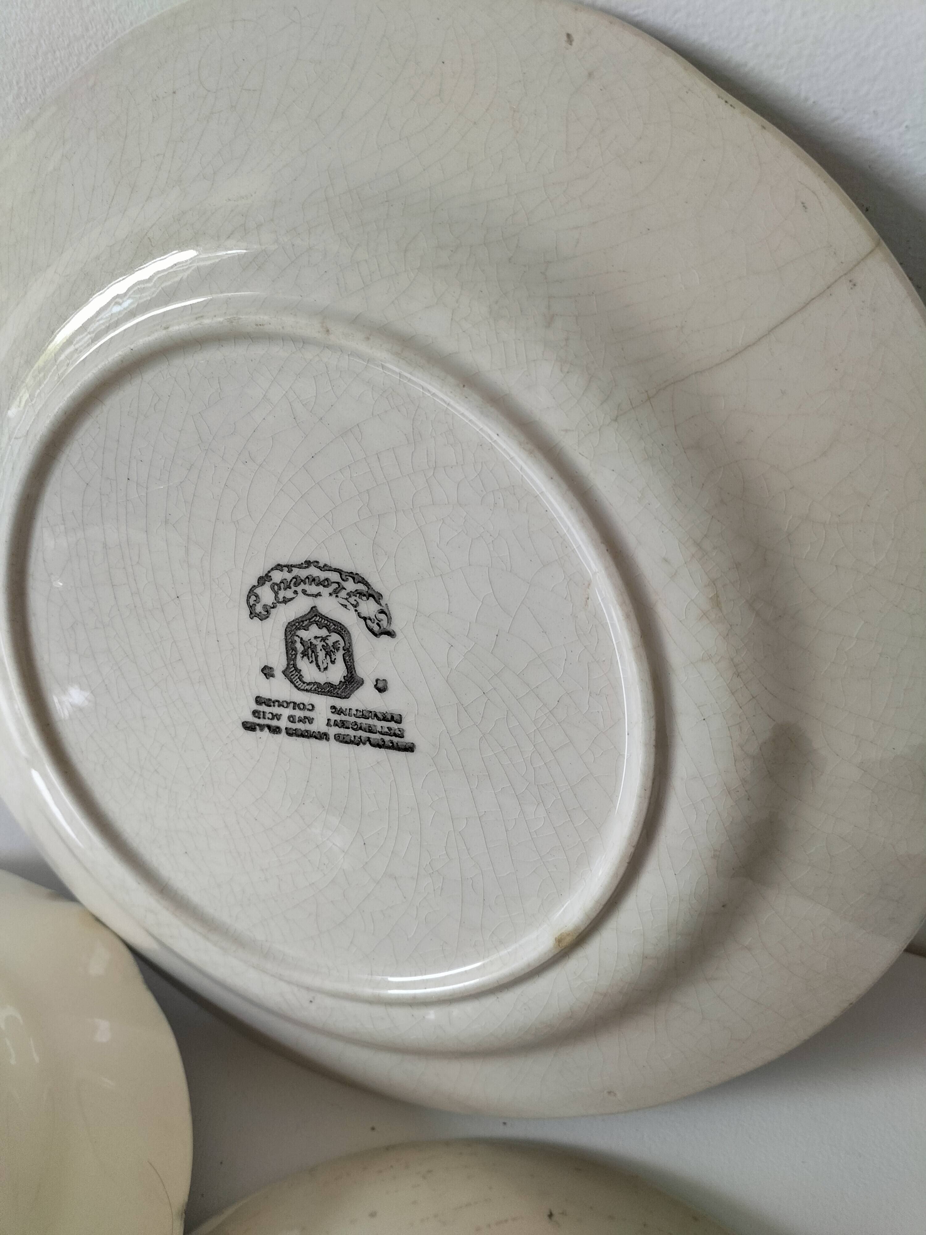 8 old pieces with English decoration – Mismatched collection