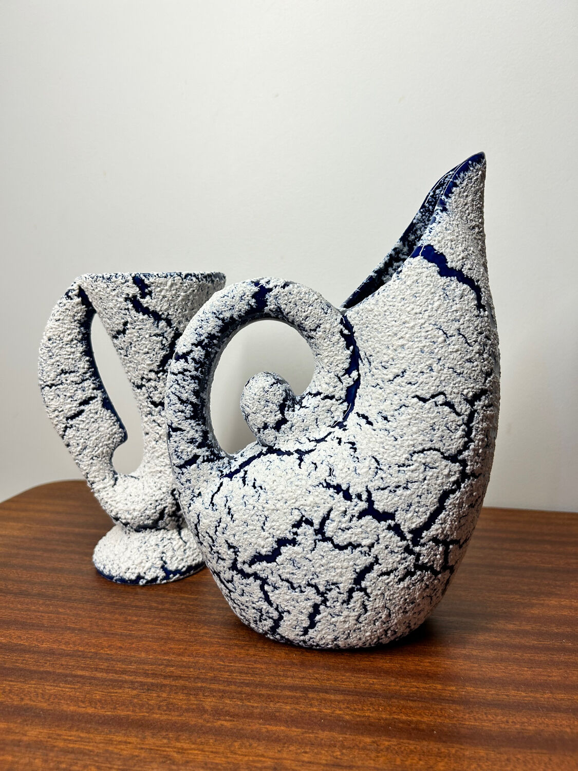 Pichets céramique bleu neige années 60