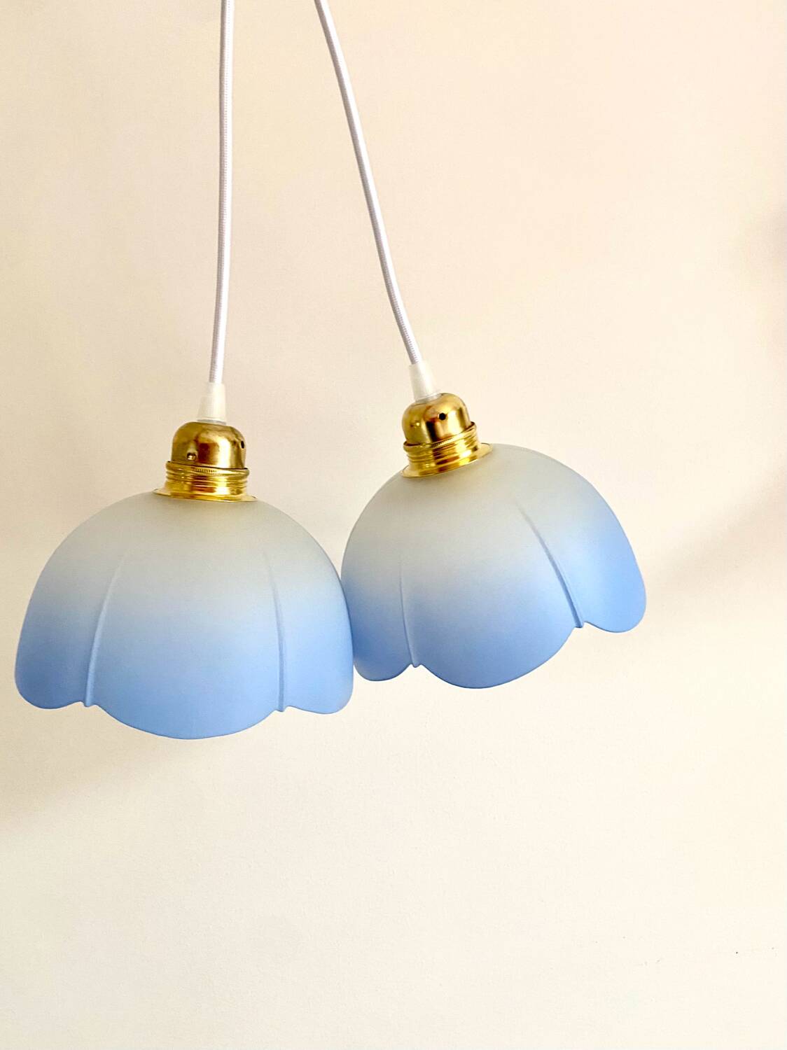 Lot de 2 suspensions en verre dépoli bleues