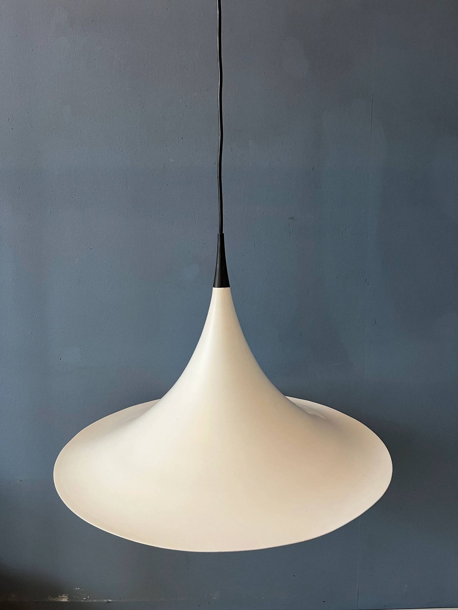 Suspension "witch's hat" white Danish Space Age Mid-Century
