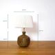 Lampe en grès quadrangulaire et son abat-jour en corde.
