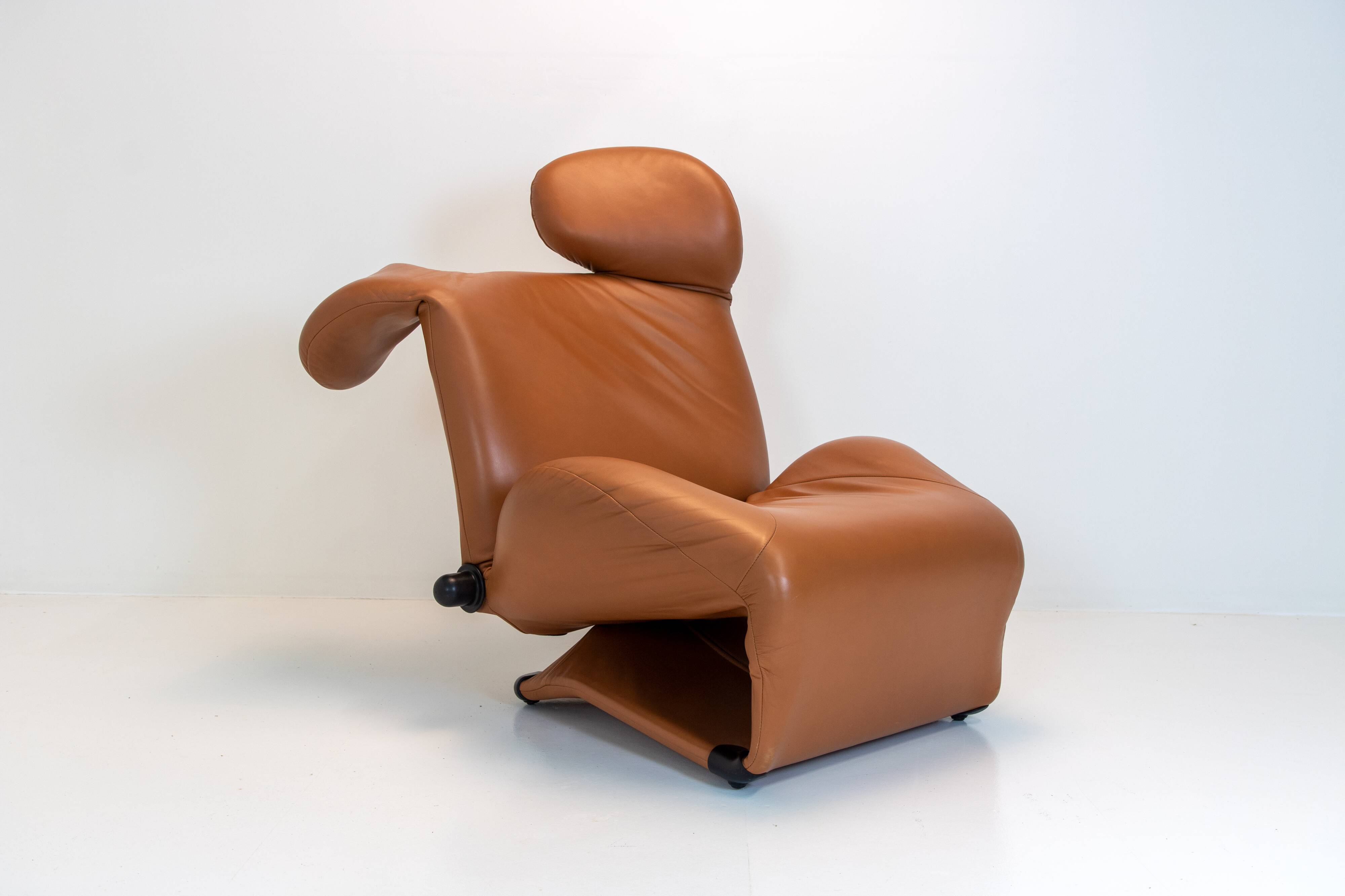 Cassina 111 Wink armchair By Toshiyuki Kita