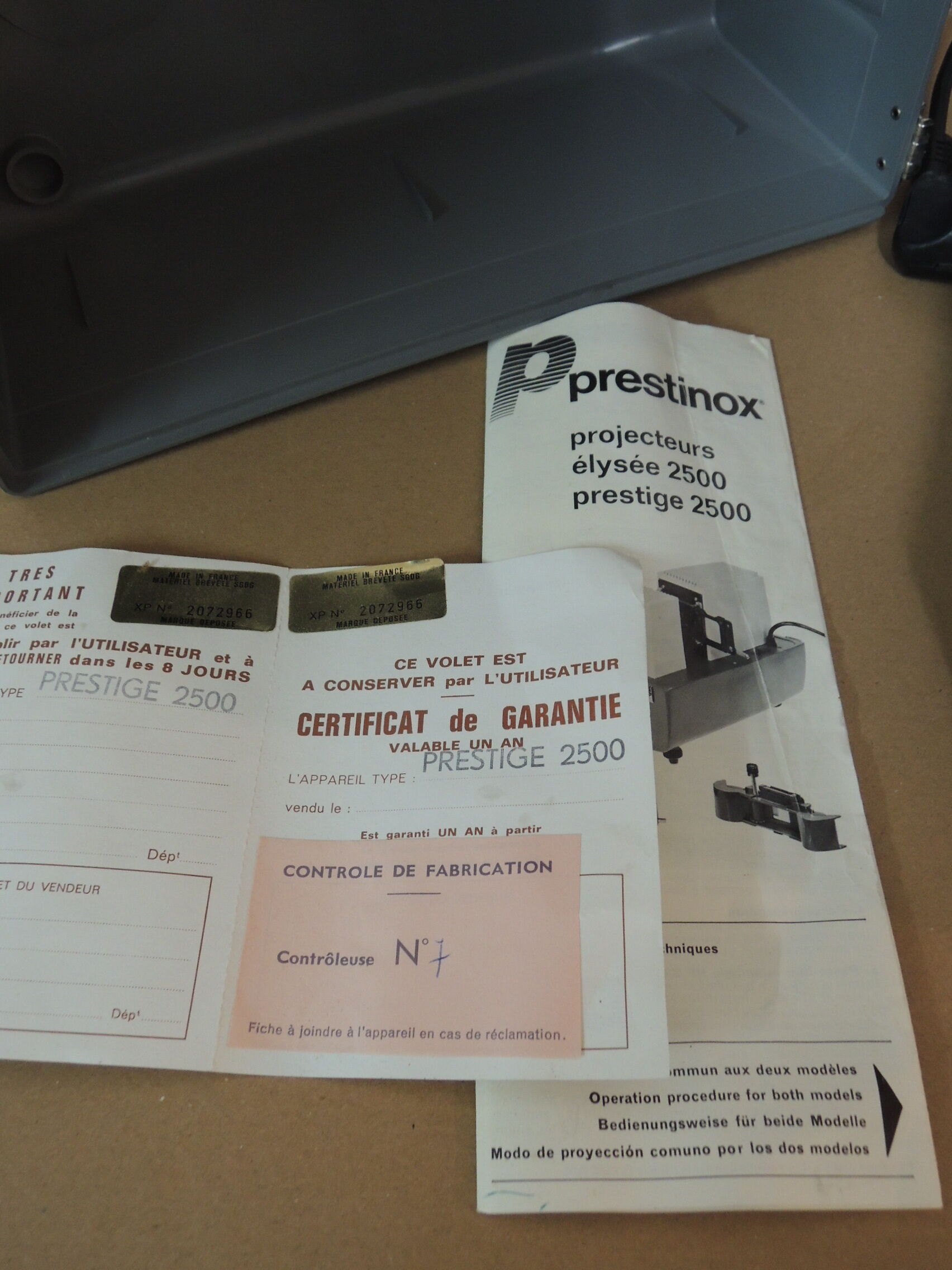 Prestrinox slide projector