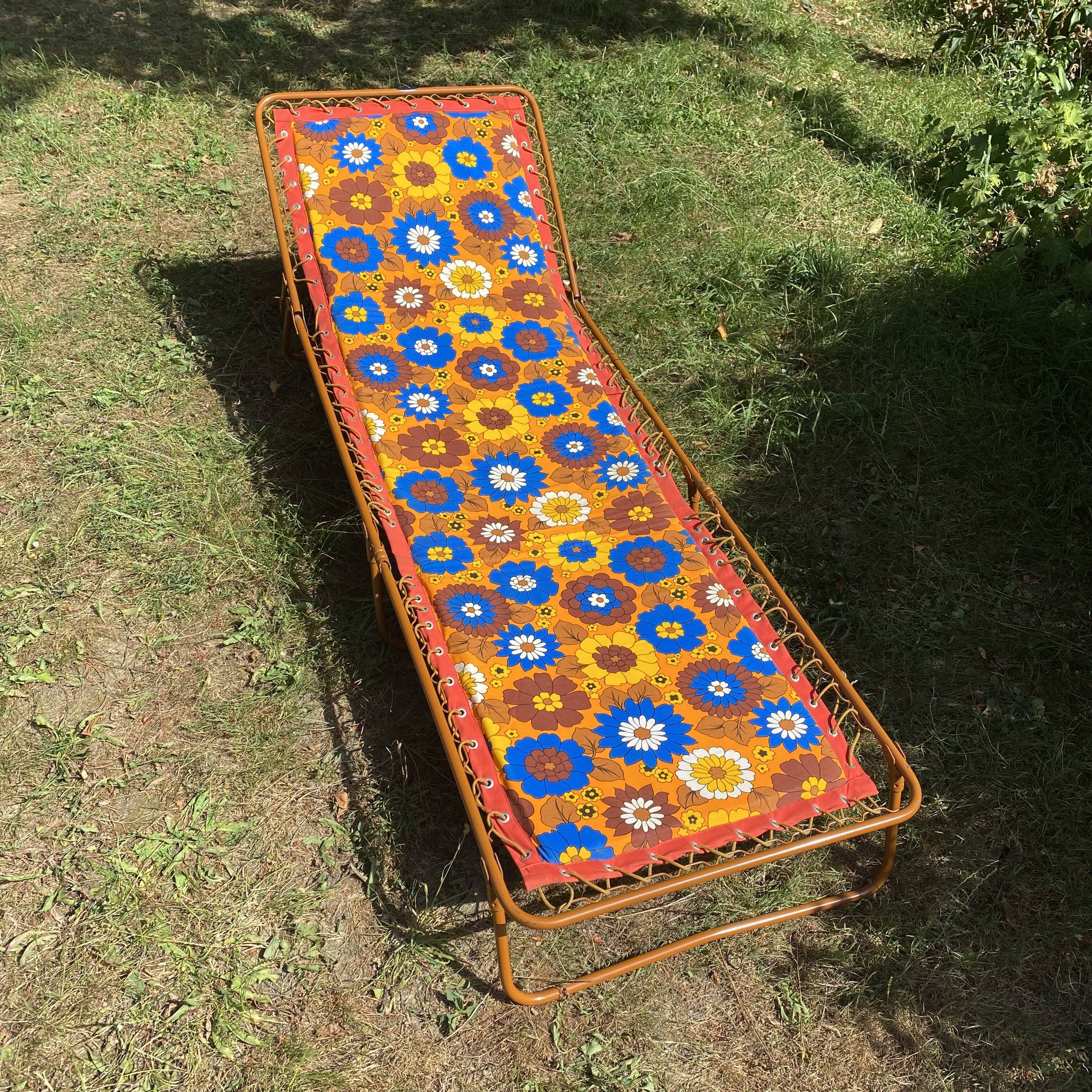 Vintage and new 70s sun lounger