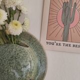 Vase mural en grès vernissé vert moucheté forme de chapeau