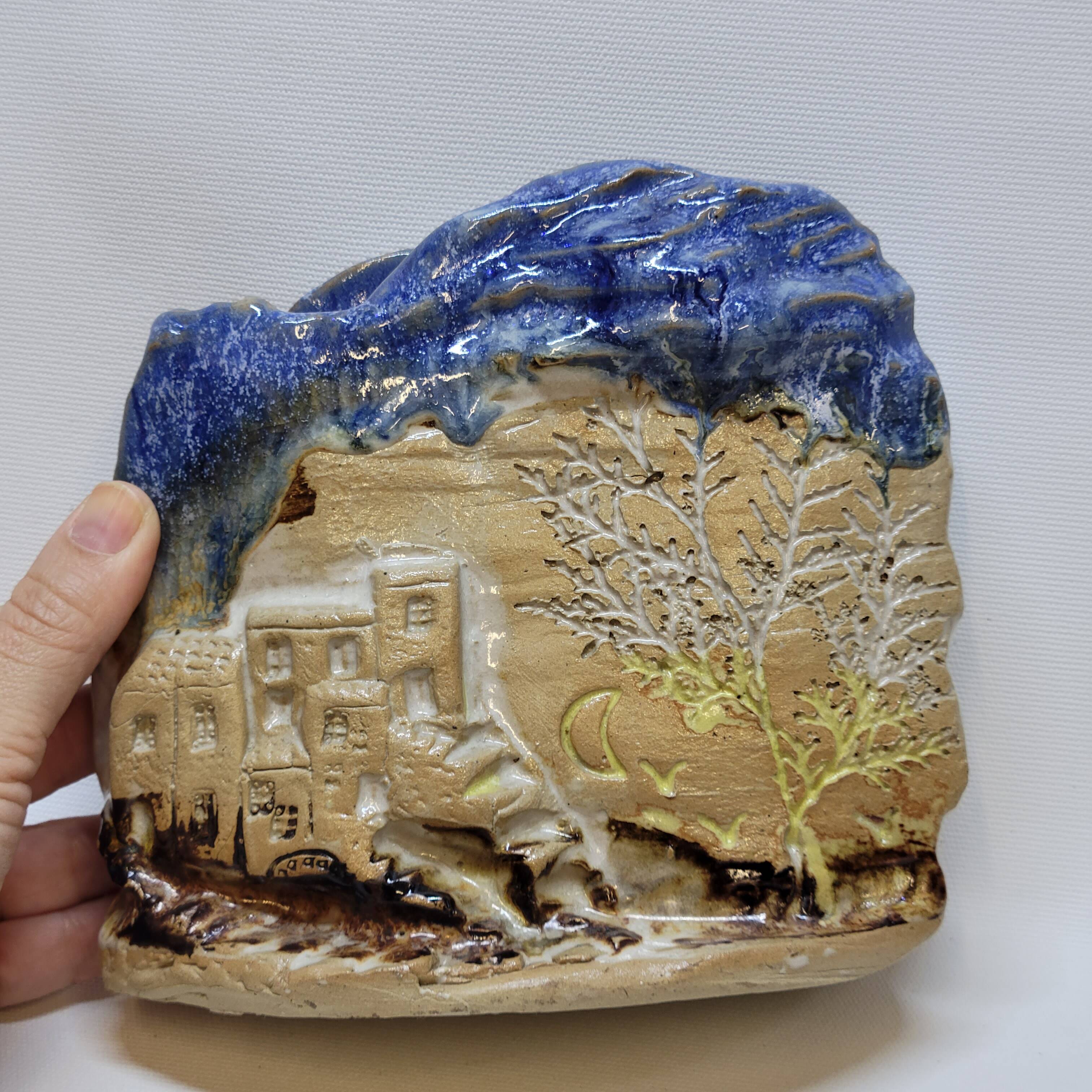 Céramique poterie vase en relief signé angilella