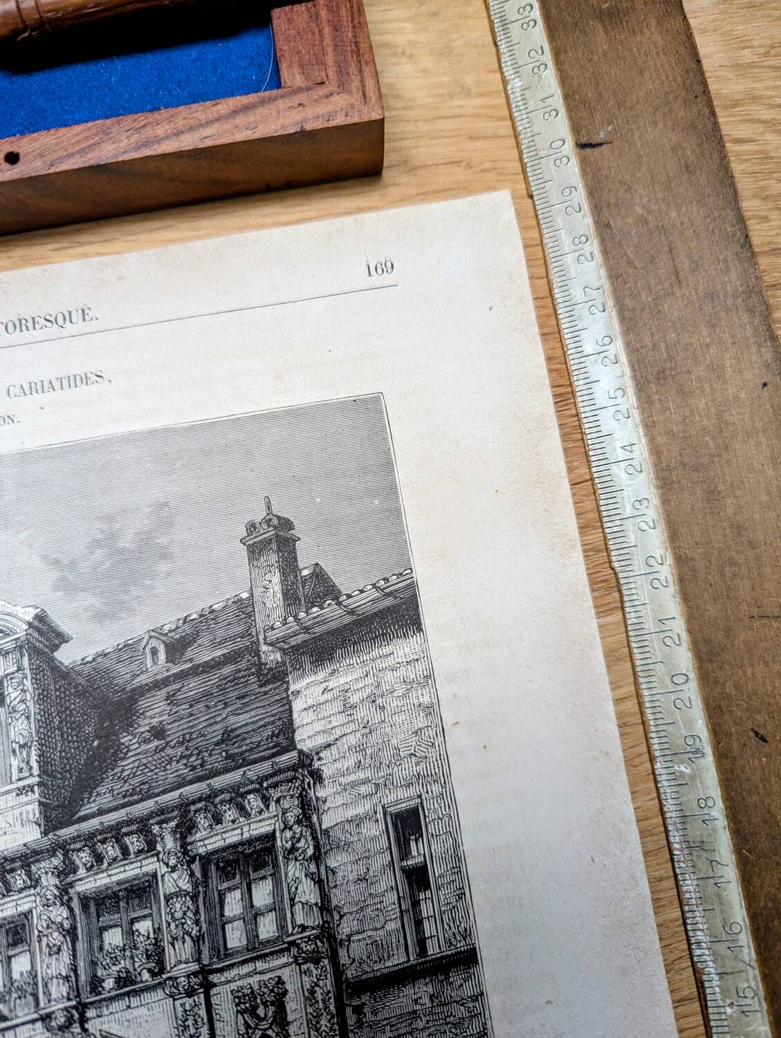 Gravure Vintage Dijon, la maison des Cariatides. 1881