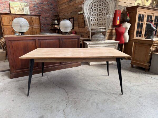 Ancienne table en sapin pieds Tolix