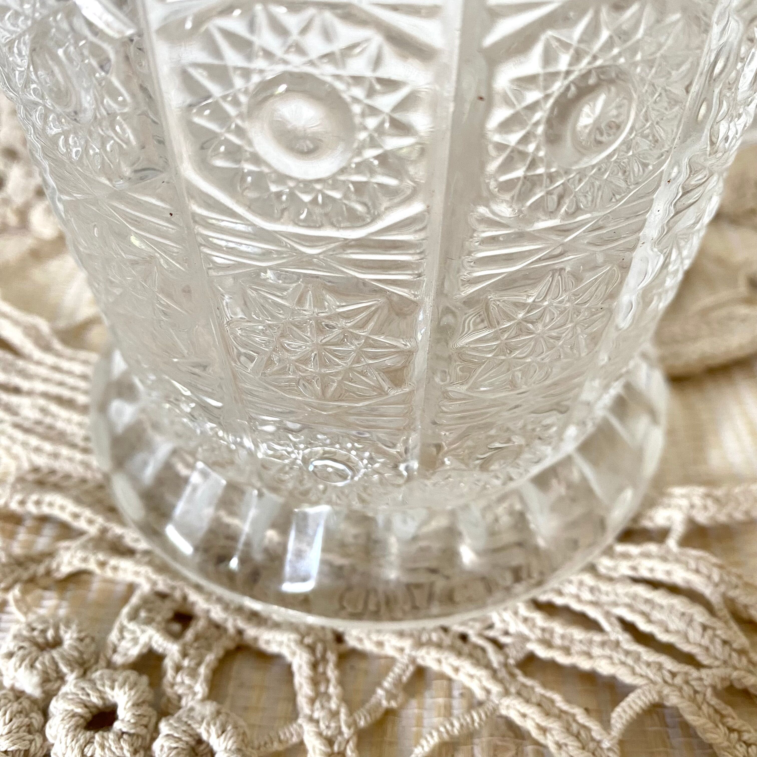 Pichet en verre moulé 23 cm