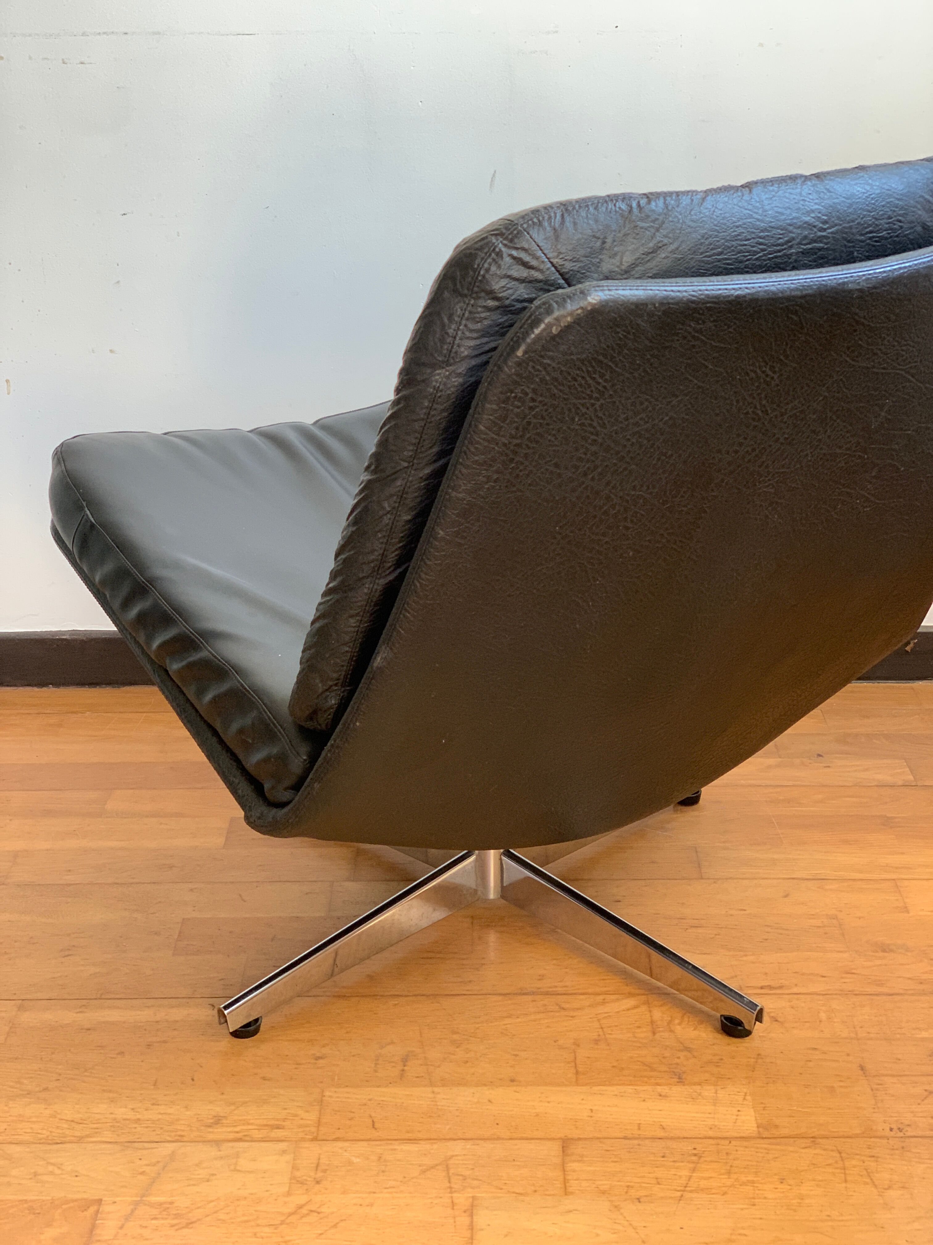 Swivel armchair 1970