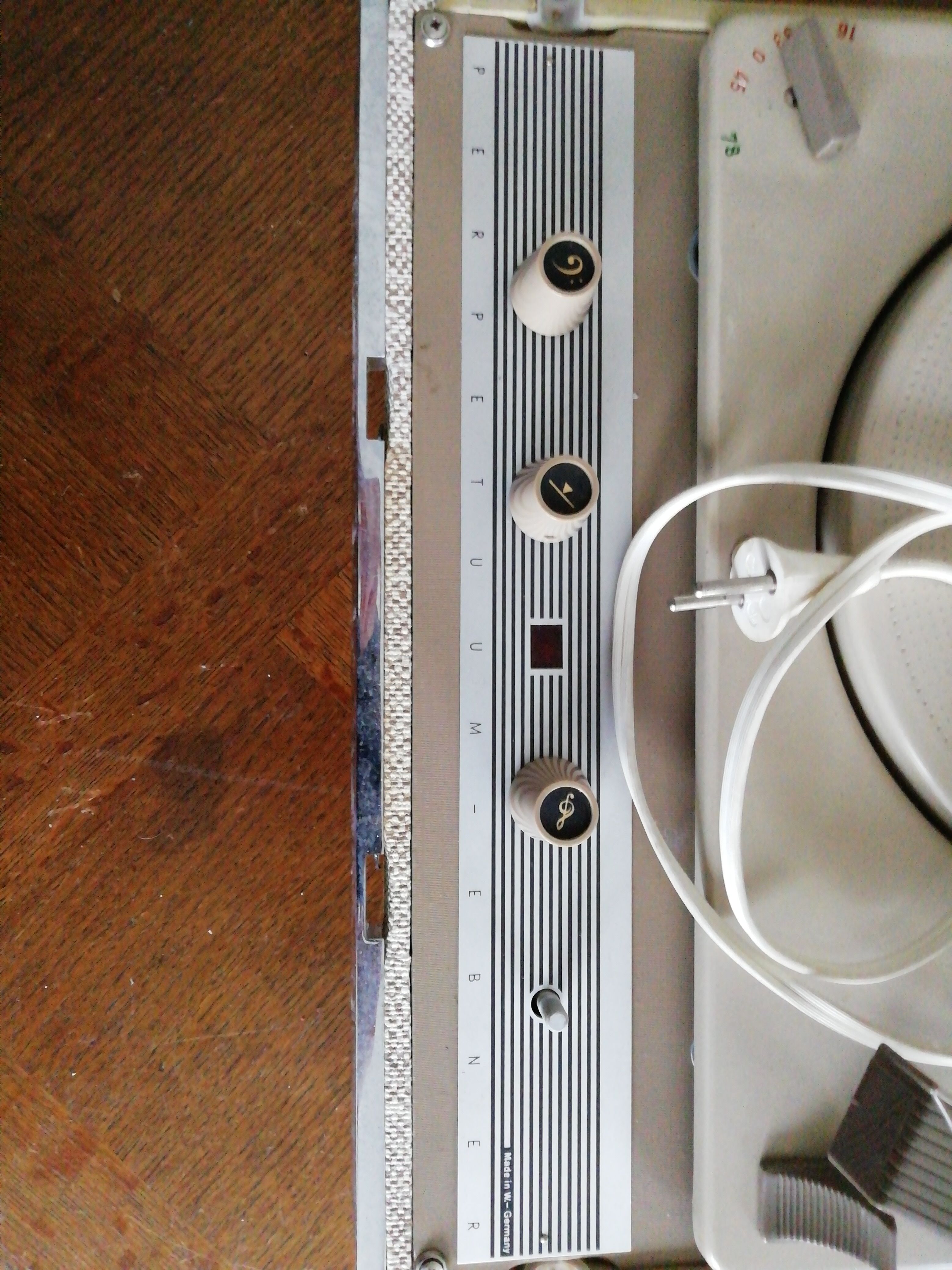 Turntable suitcase PE 50s