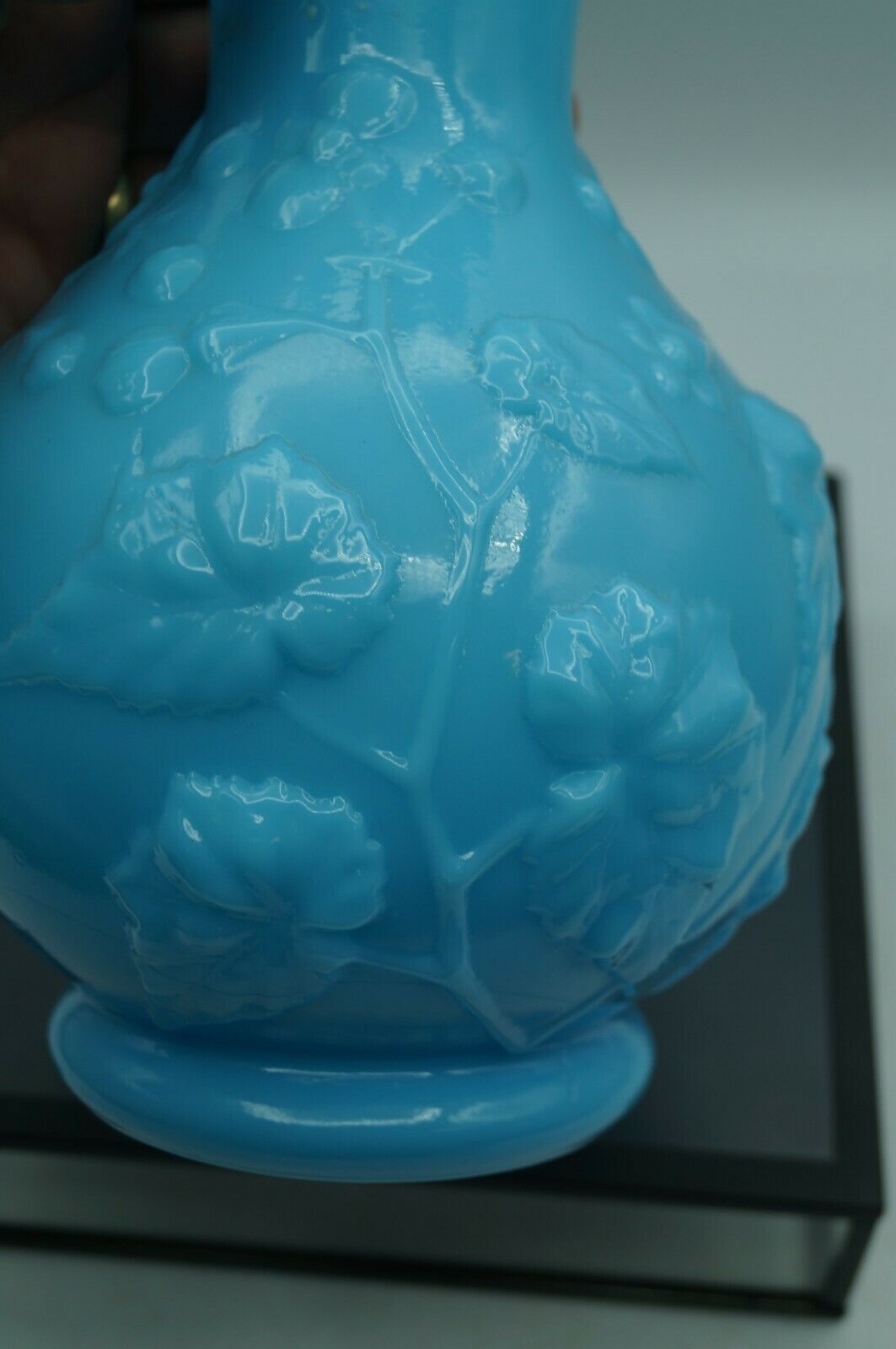 Vase bleu en opaline