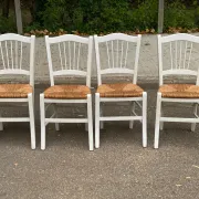 Lot de 4 chaises rustiques en bois blanc & assise paillée