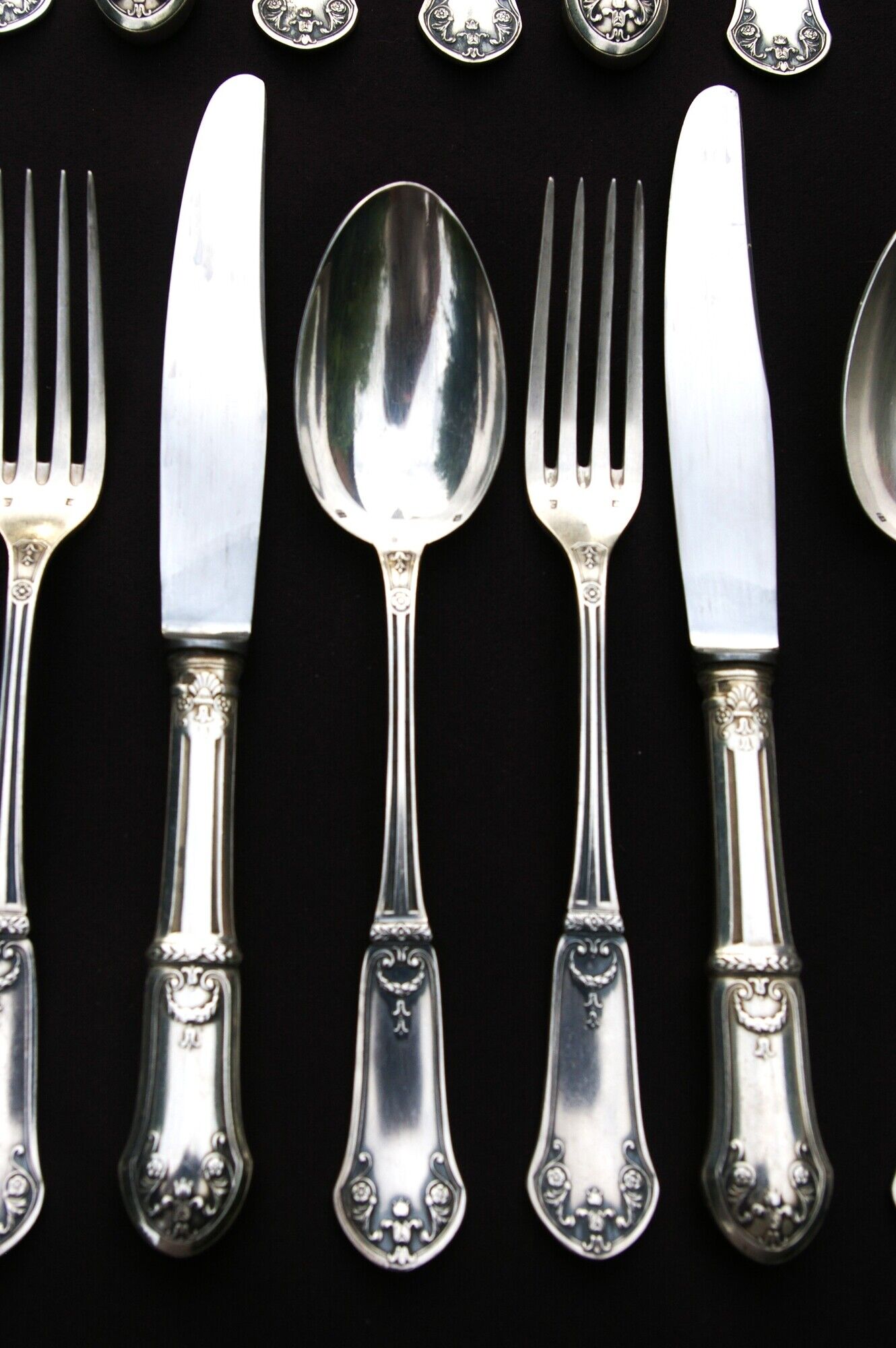 Housewife in silver metal 37 pieces