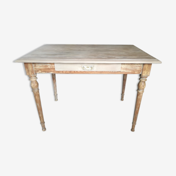 Table in solid wood