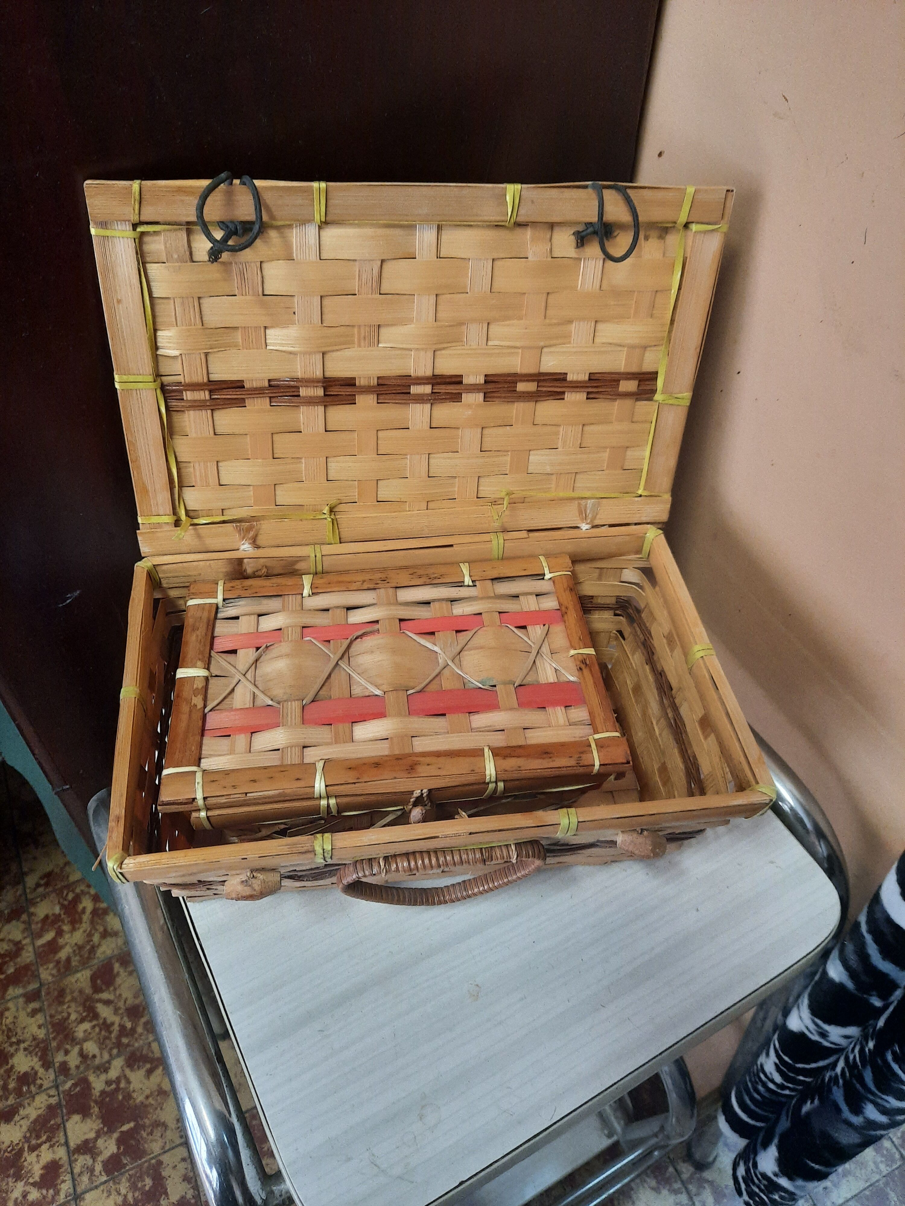 Lot of vintage baskets