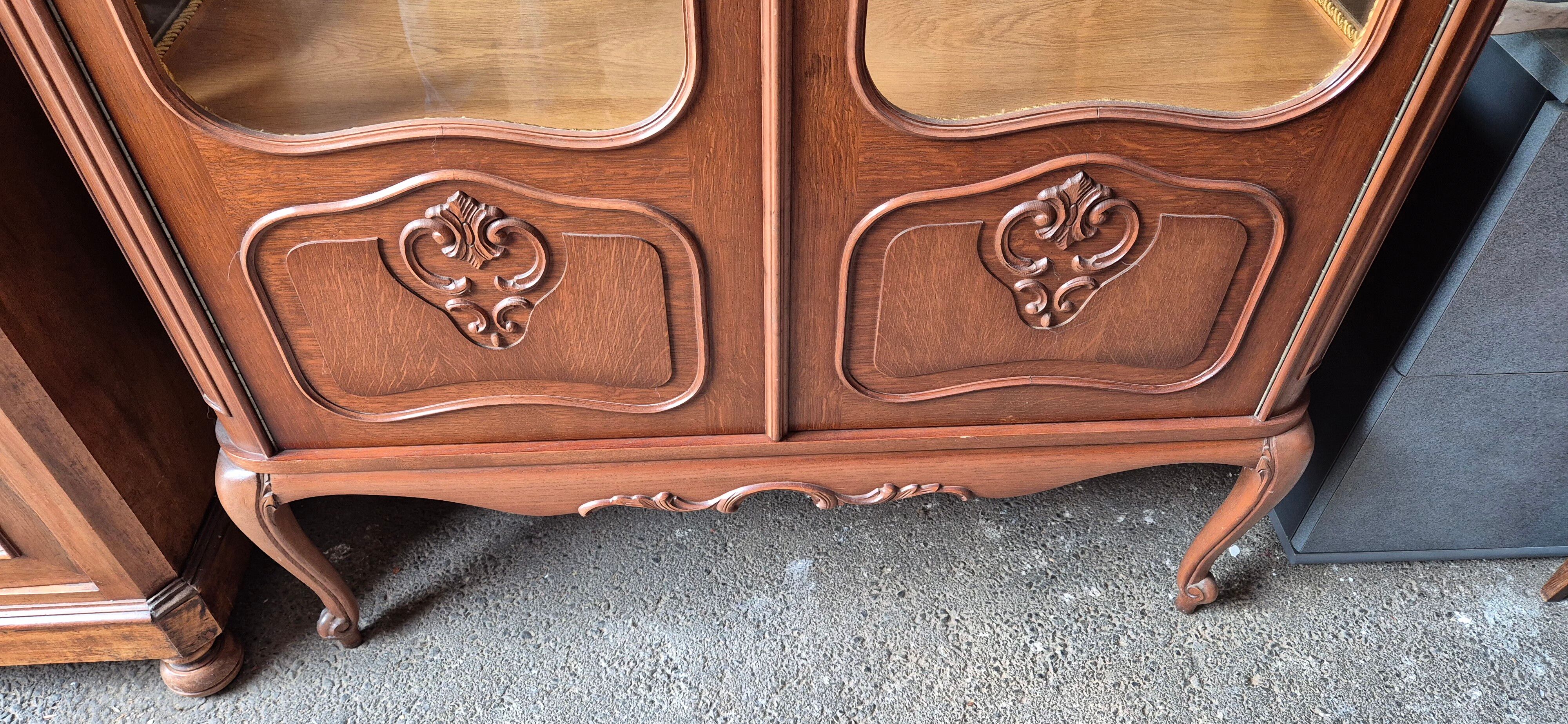 Two-door display cabinet