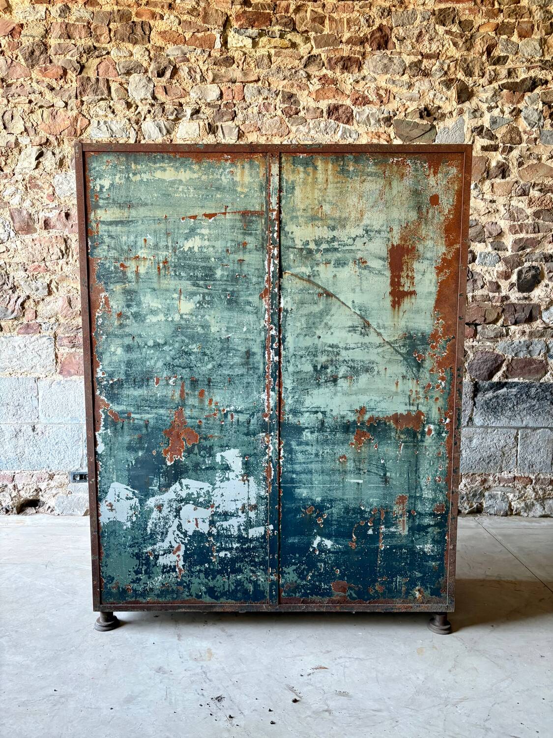 Large double-body industrial shelf in patinated metal – t furniture