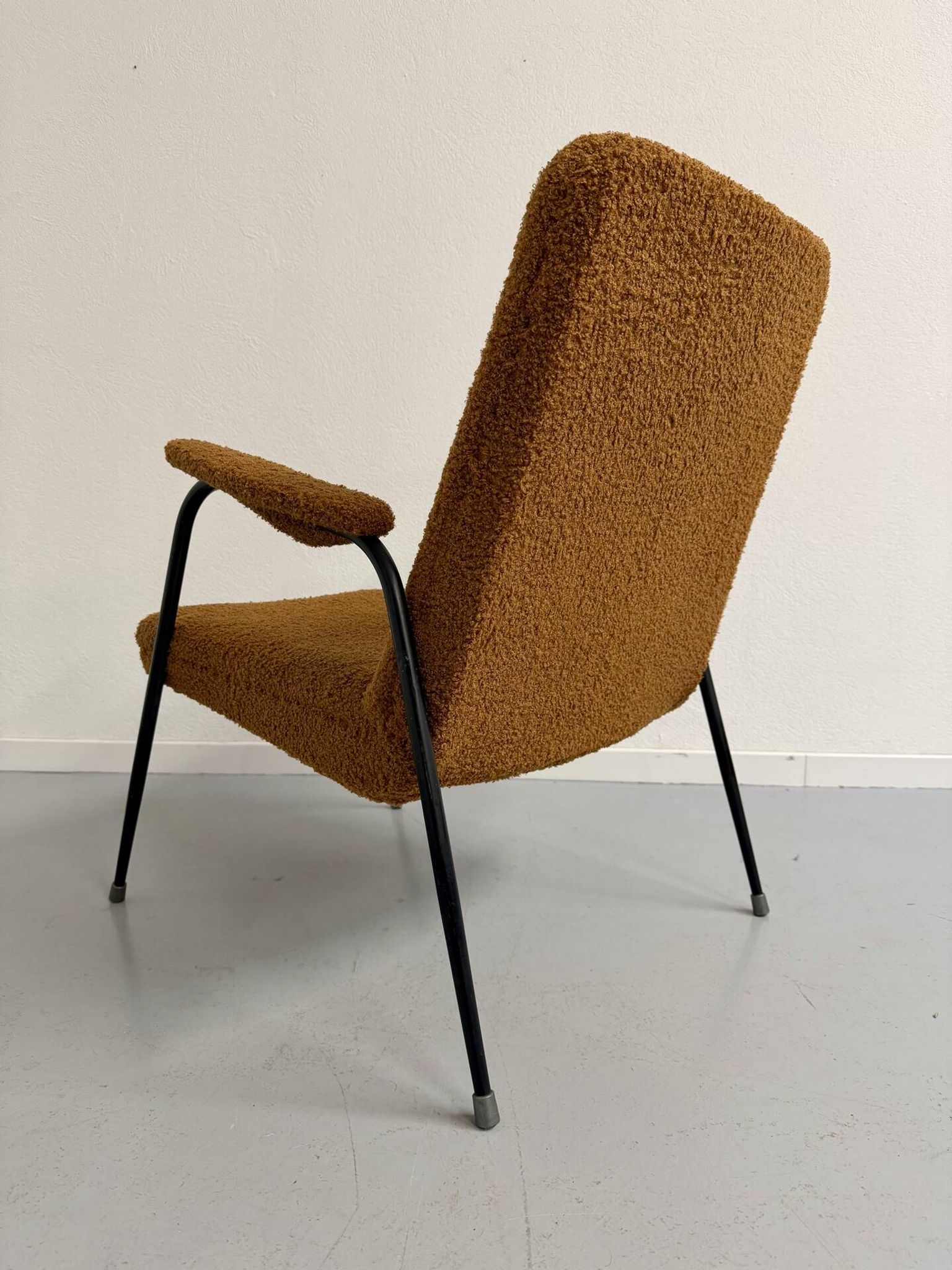 Vintage metal armchair with orange boucle fabric, French design from the 1950s.