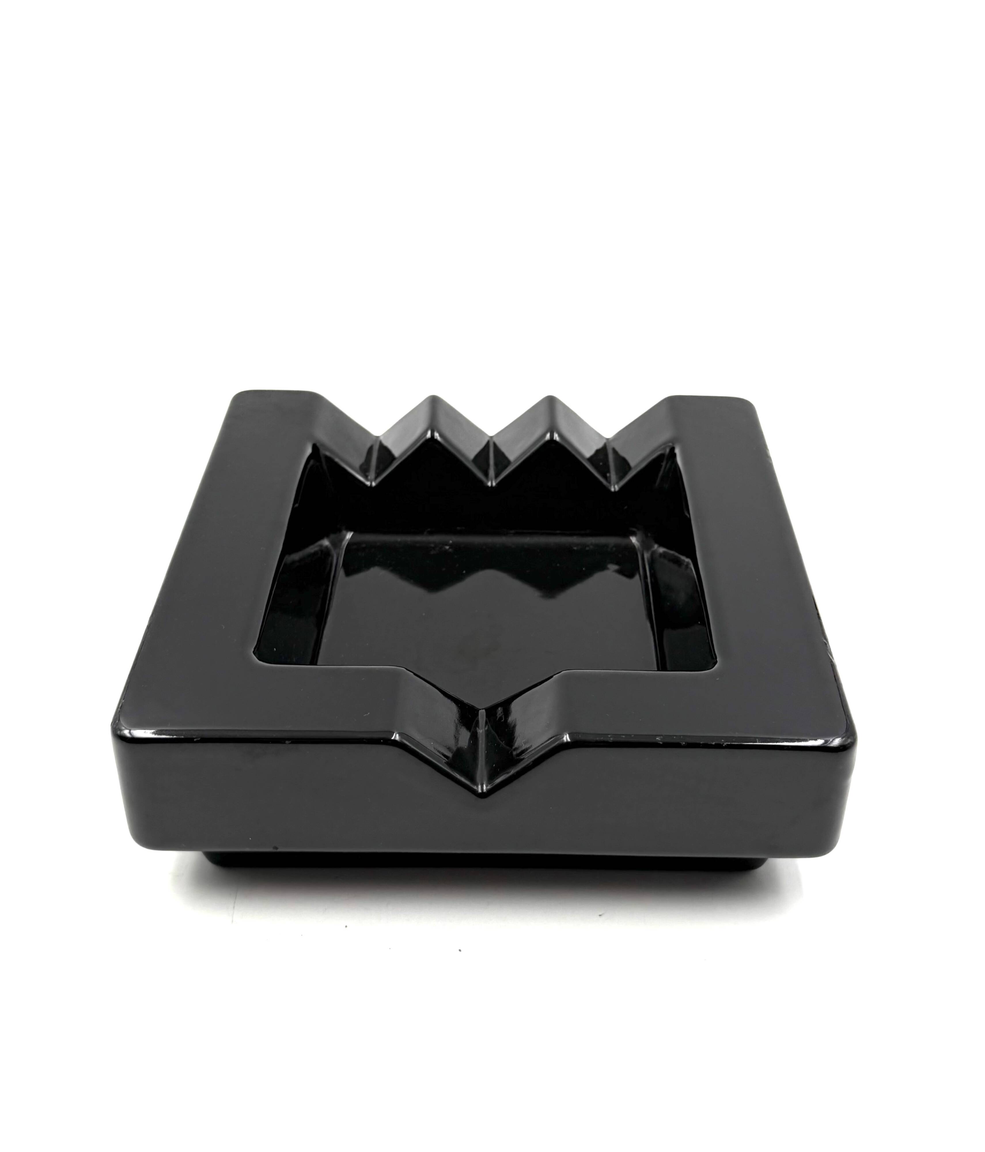Postmodern ceramic ashtray, in the manner of Ettore Sottsass, il Mambruco,