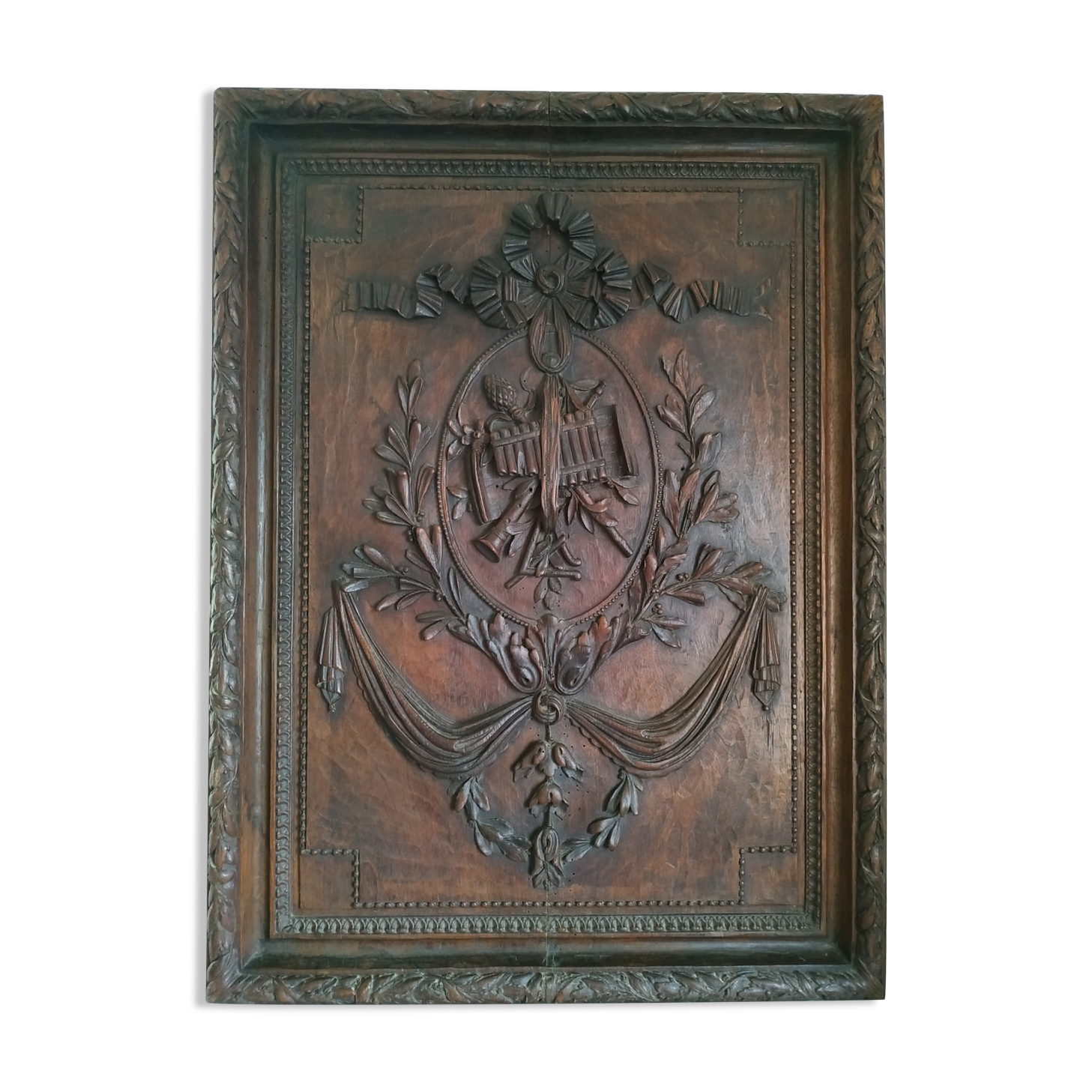 Carved wooden panel décor with music trophy