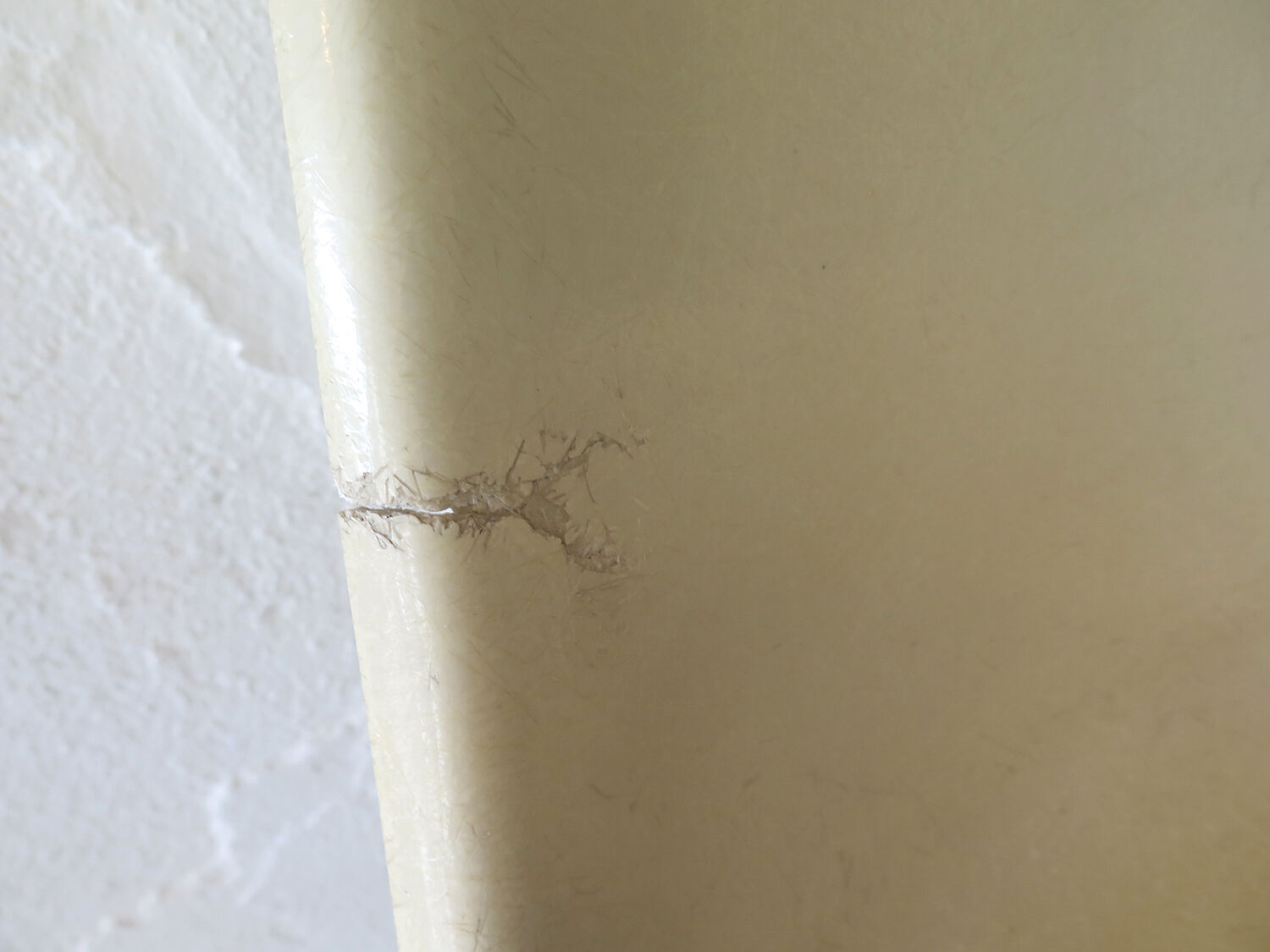 Set of 4 DCW fiber glass chairs