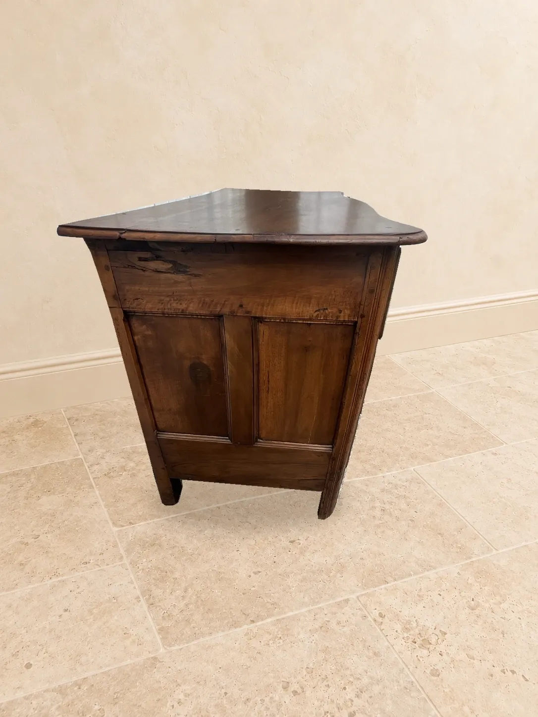 Louis XV walnut commode, 18th century