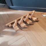 Articulated vertical wall coat rack