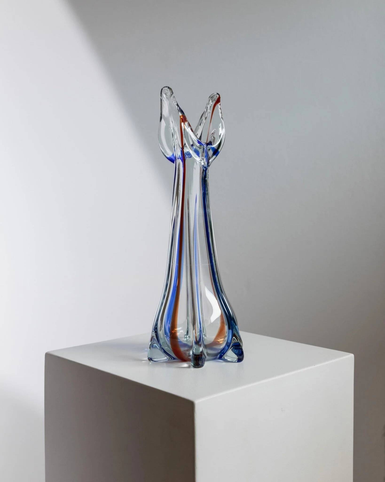 Vintage Murano glass vase - clear glass with blue and red details - timeless design from Italy in the 1970s - gift idea, table decoration.