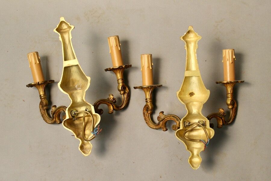 Paire d'appliques en bronze de style Louis XV
