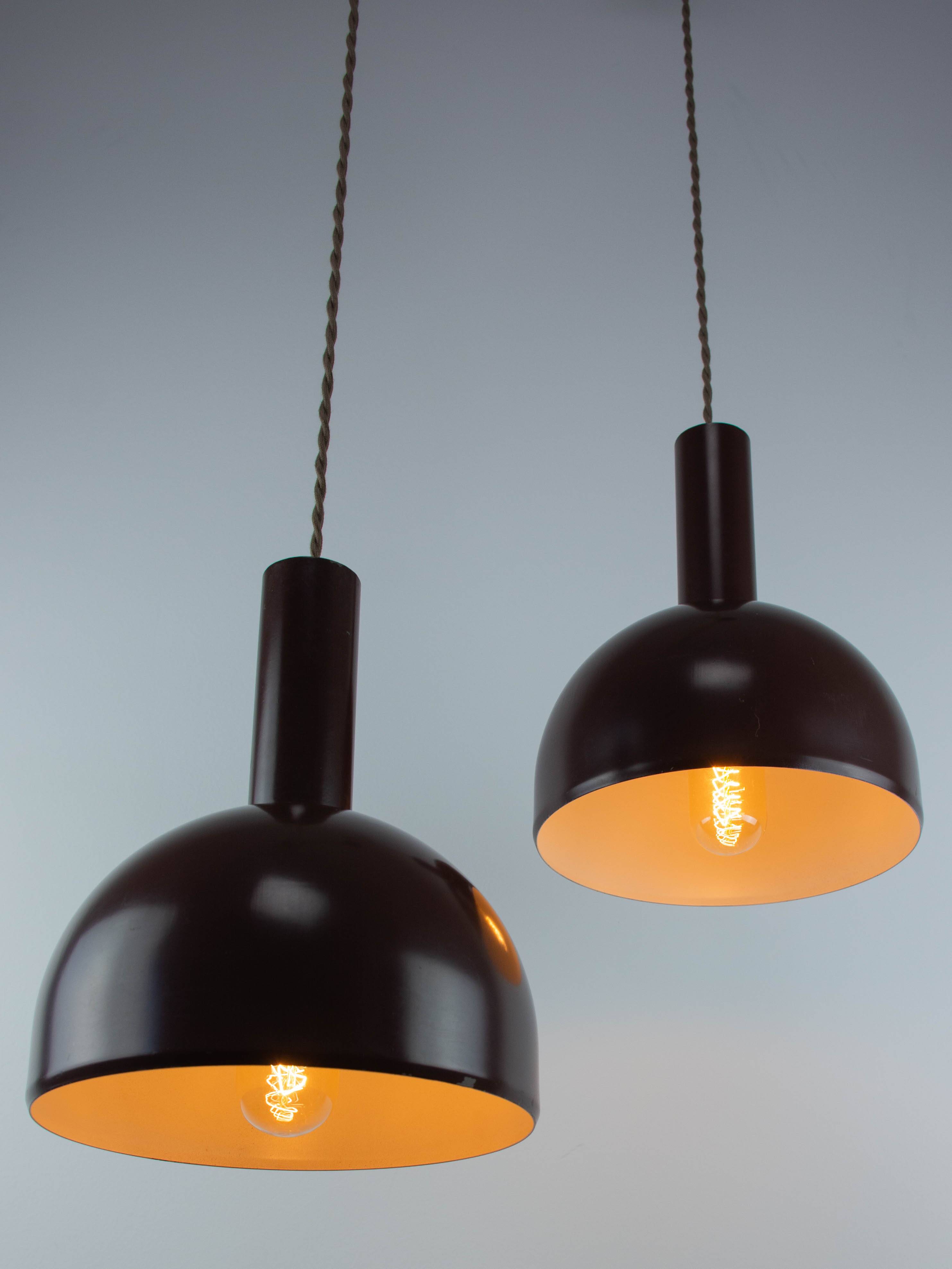 Ensemble de 2 lampes suspendues en métal marron de style moderne du milieu du siècle