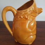 Anthropomorphic pitcher in dabbling